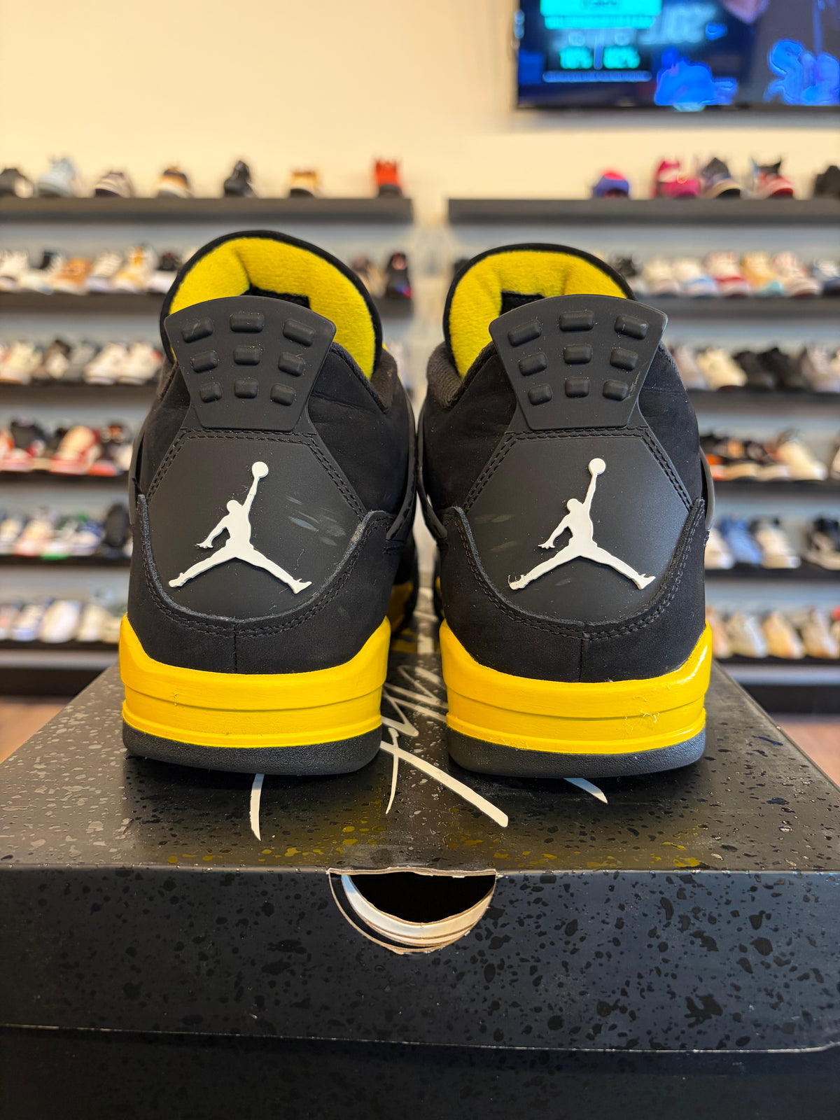 Jordan 4 Yellow Thunder Size 10.5 Pre-Owned