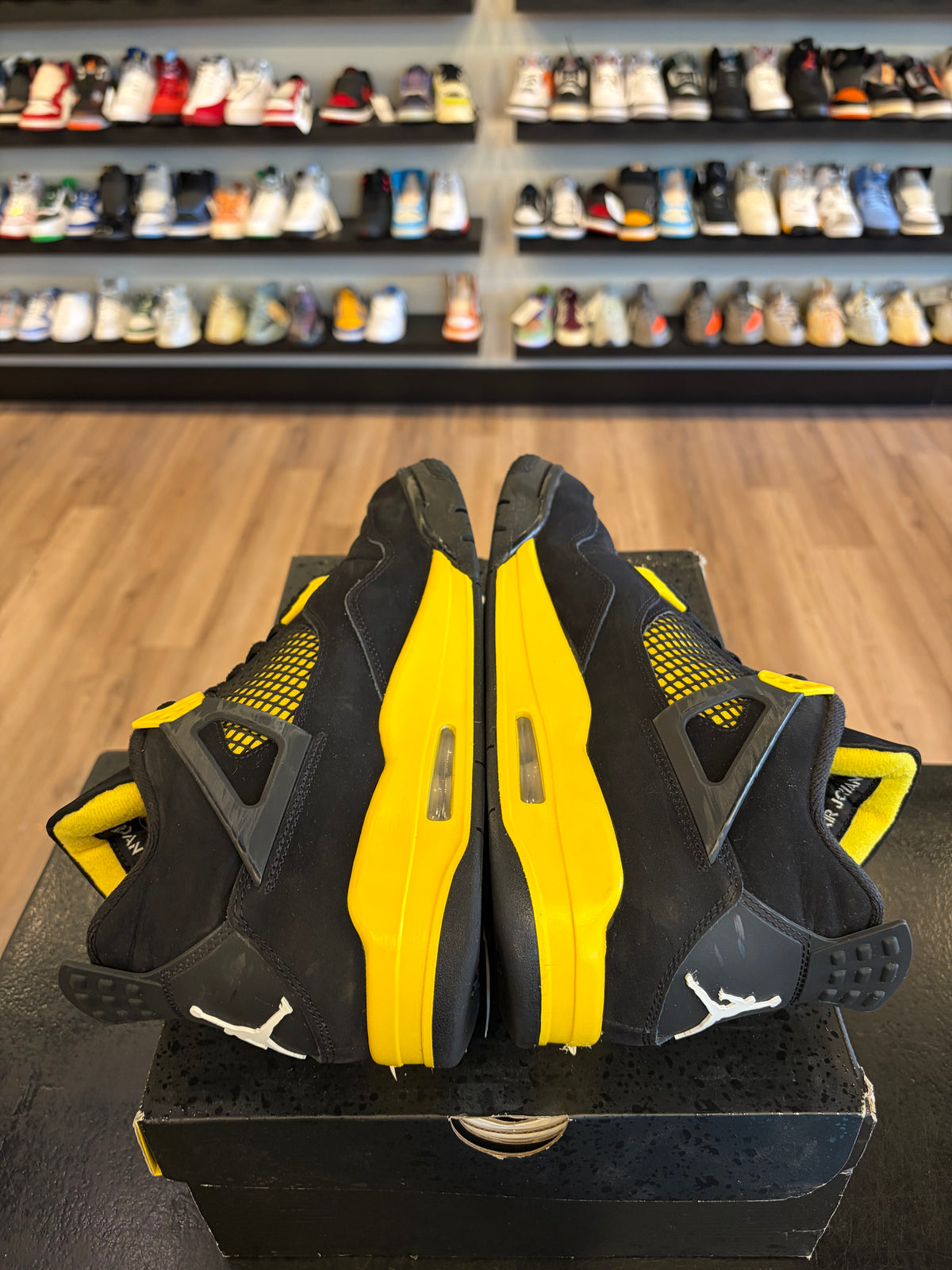 Jordan 4 Yellow Thunder Size 10.5 Pre-Owned