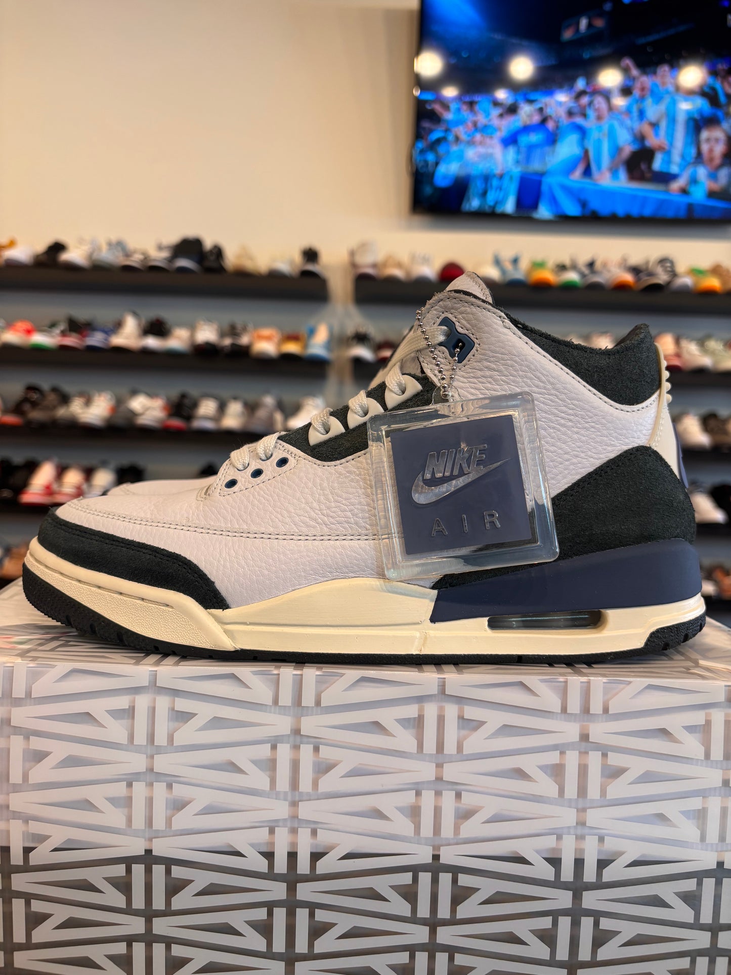 Jordan 3 A Ma Maniere Diffused Blue Size 9.5 Pre-Owned
