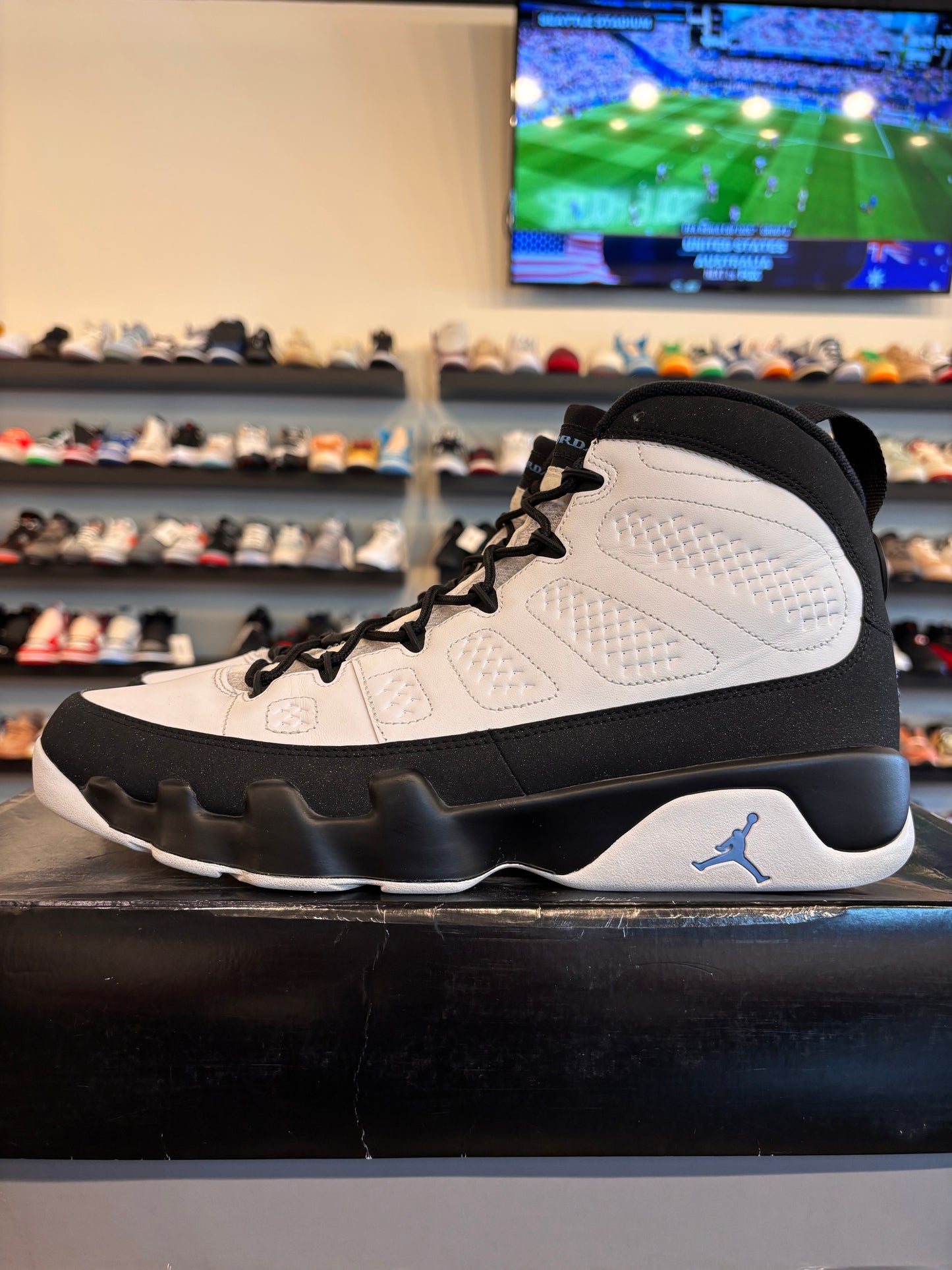 Jordan 9 University Blue Size 11.5 Pre-Owned