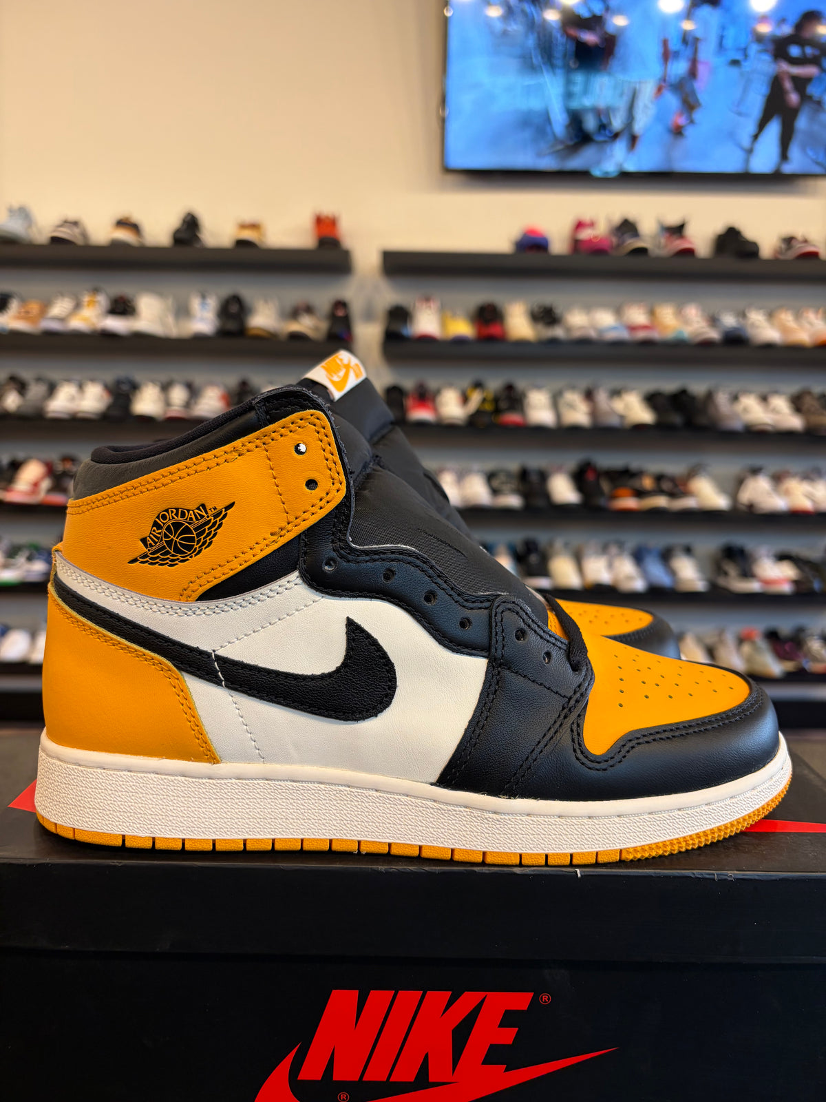 Jordan 1 Taxi Size 7Y (8.5W) Brand New