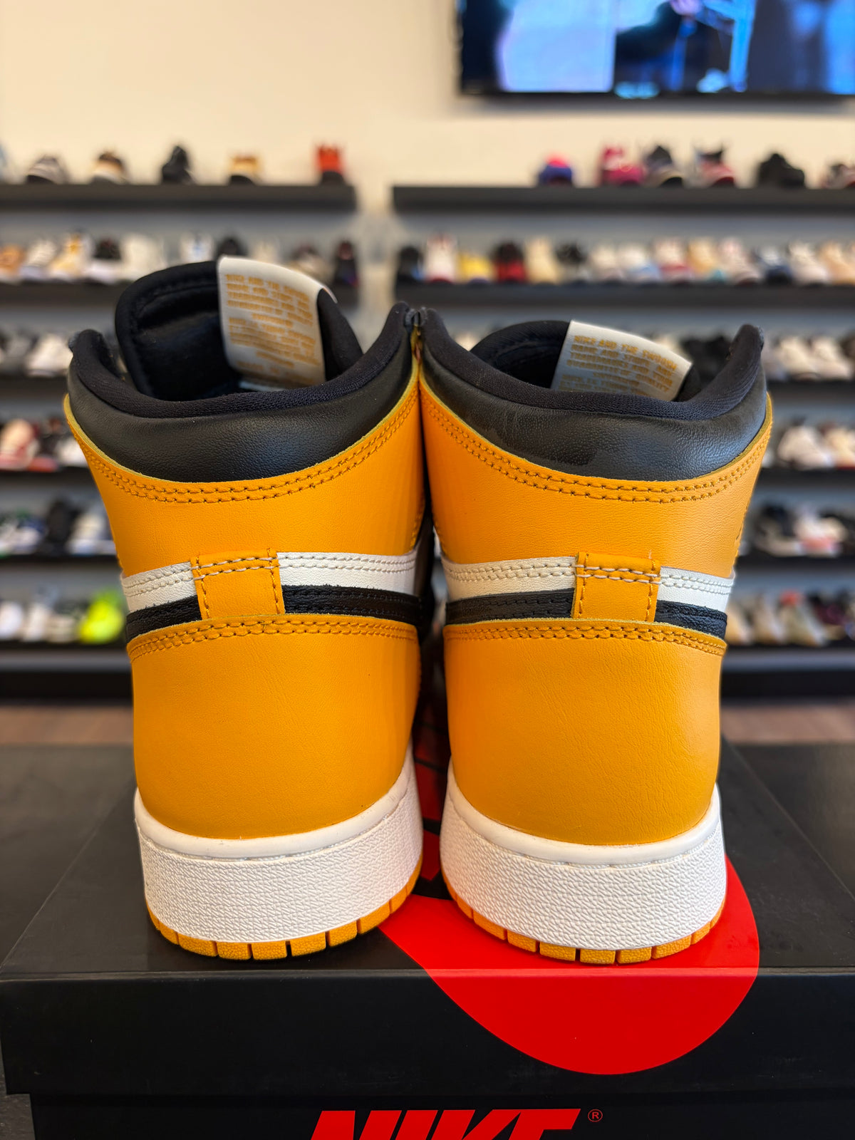 Jordan 1 Taxi Size 7Y (8.5W) Brand New