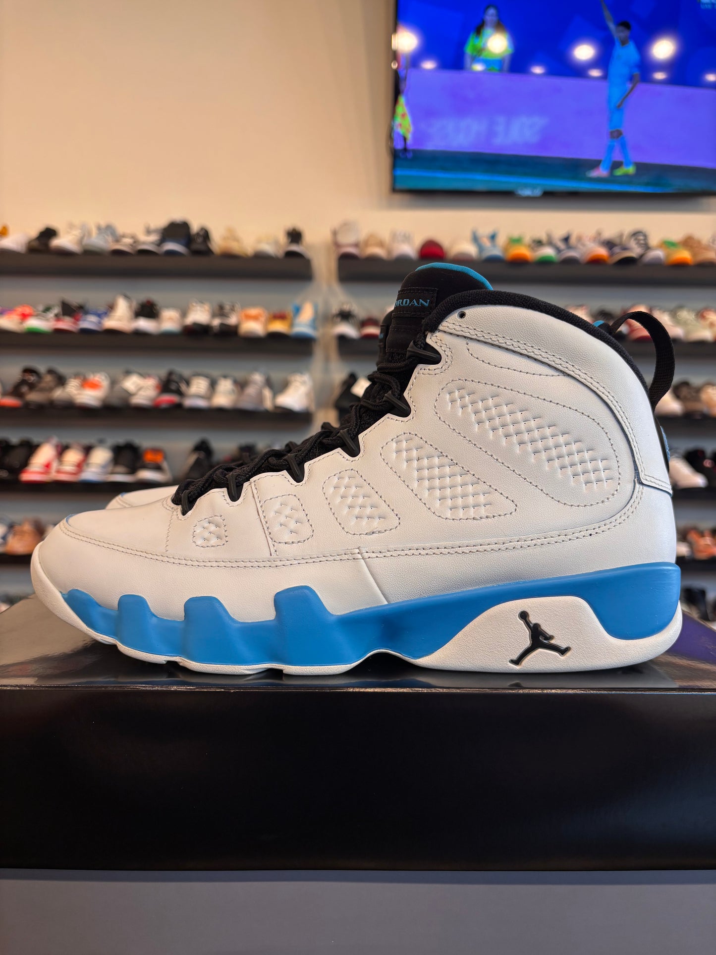 Jordan 9 Powder Blue Size 11 Pre-Owned