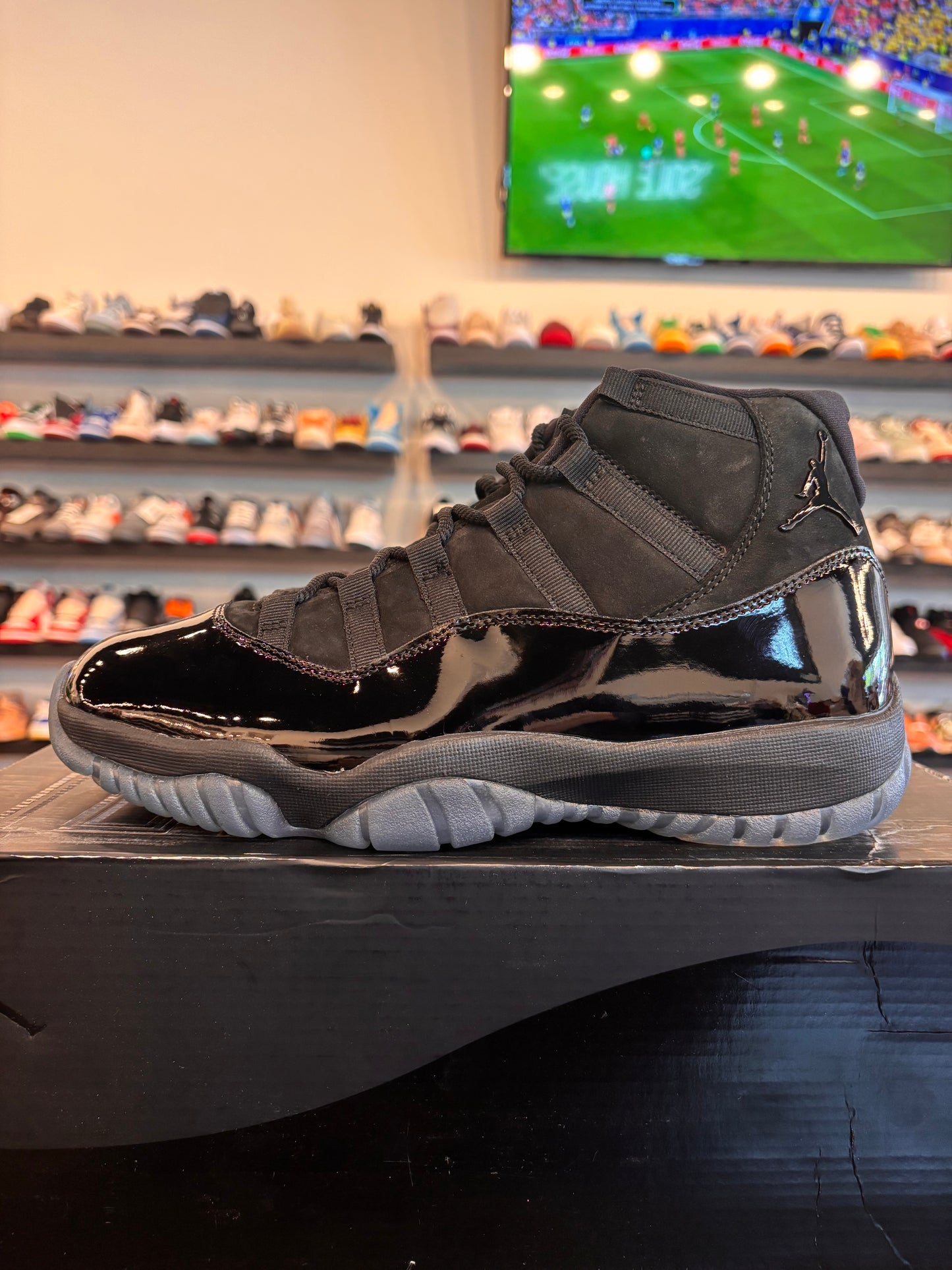 Jordan 11 Cap and Gown Size 9.5 Brand New