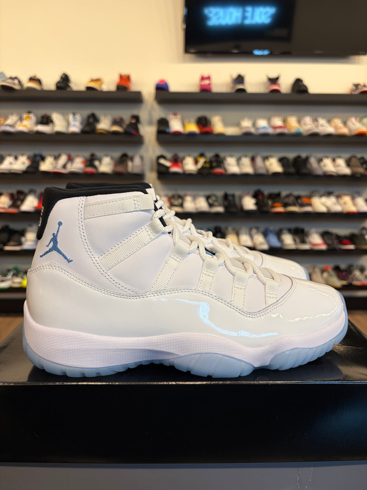 Jordan 11 Legend 2024 Size 8.5 Brand New