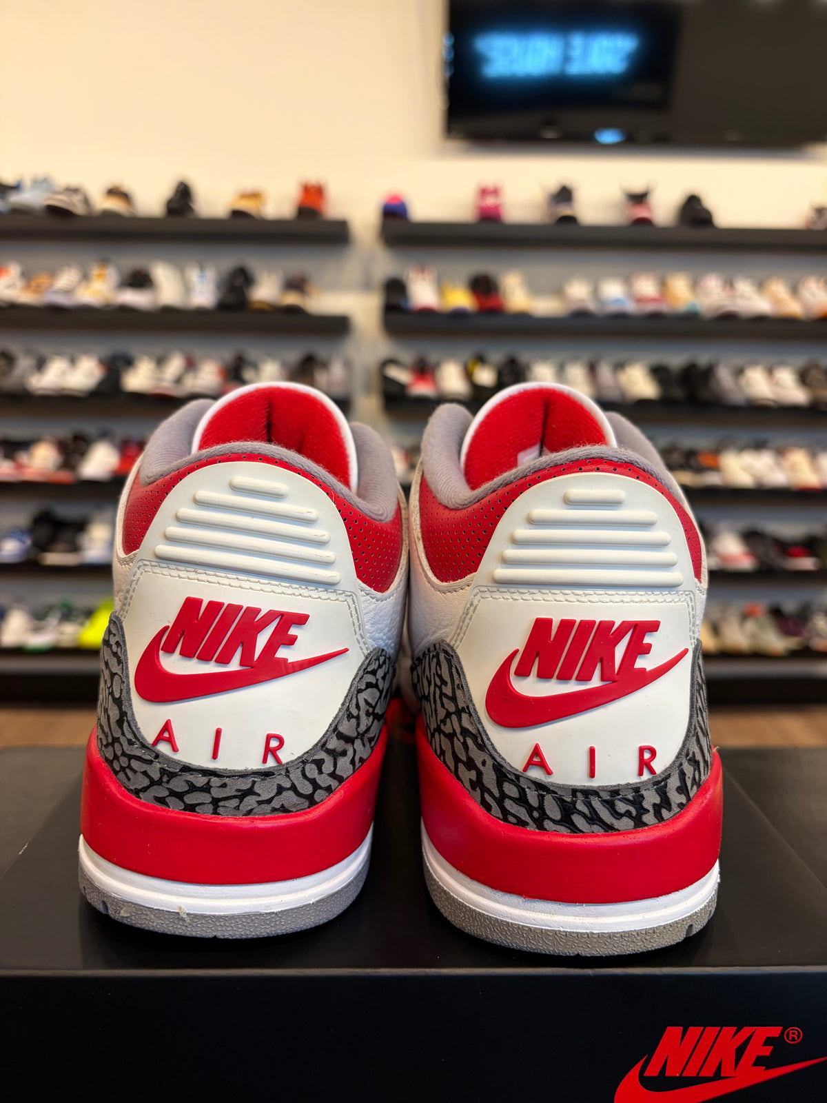Jordan 3 Fire Red 2022 Size 9.5 Pre-Owned