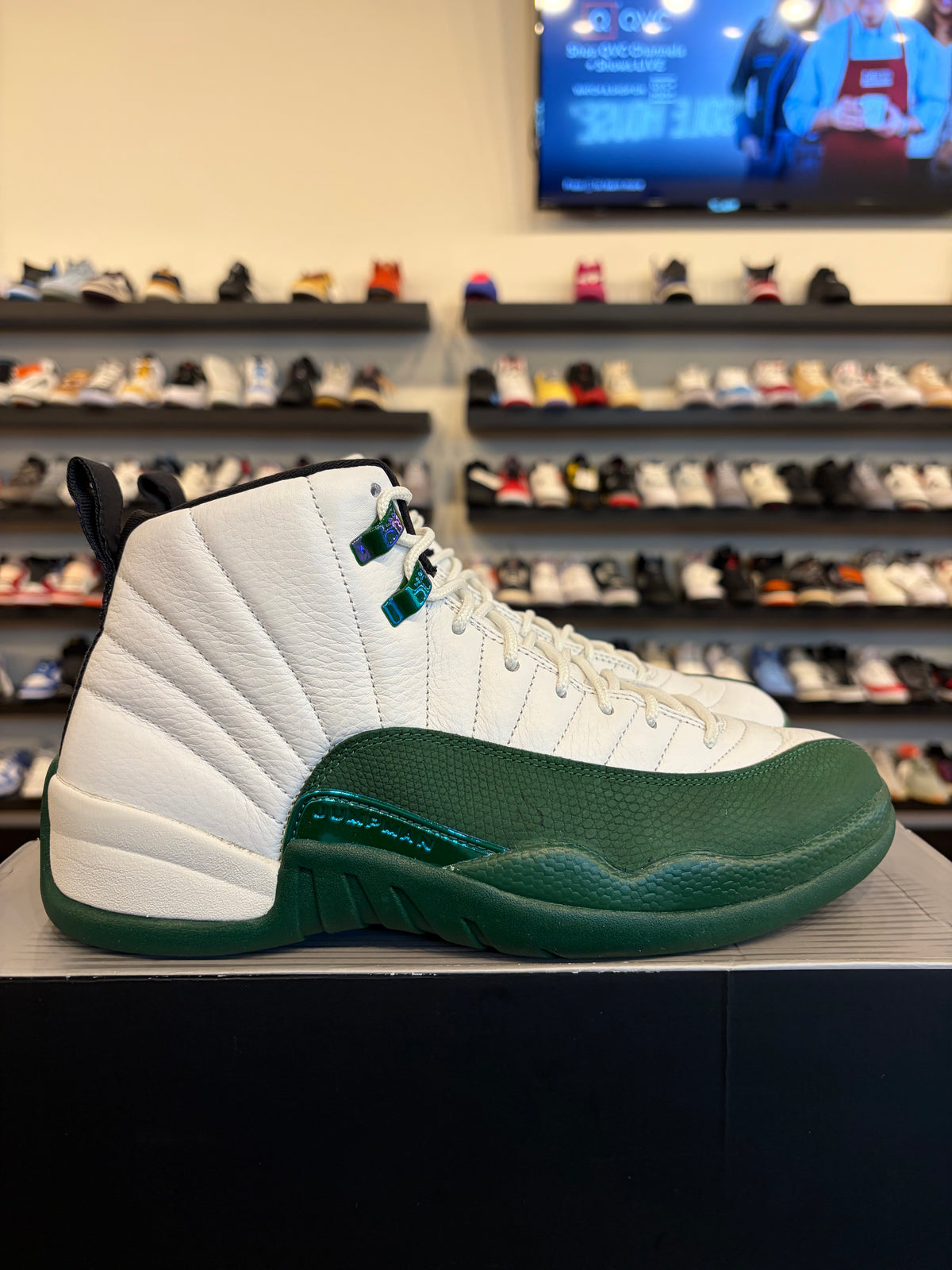Jordan 12 Bucks Size 8.5 Pre-Owned
