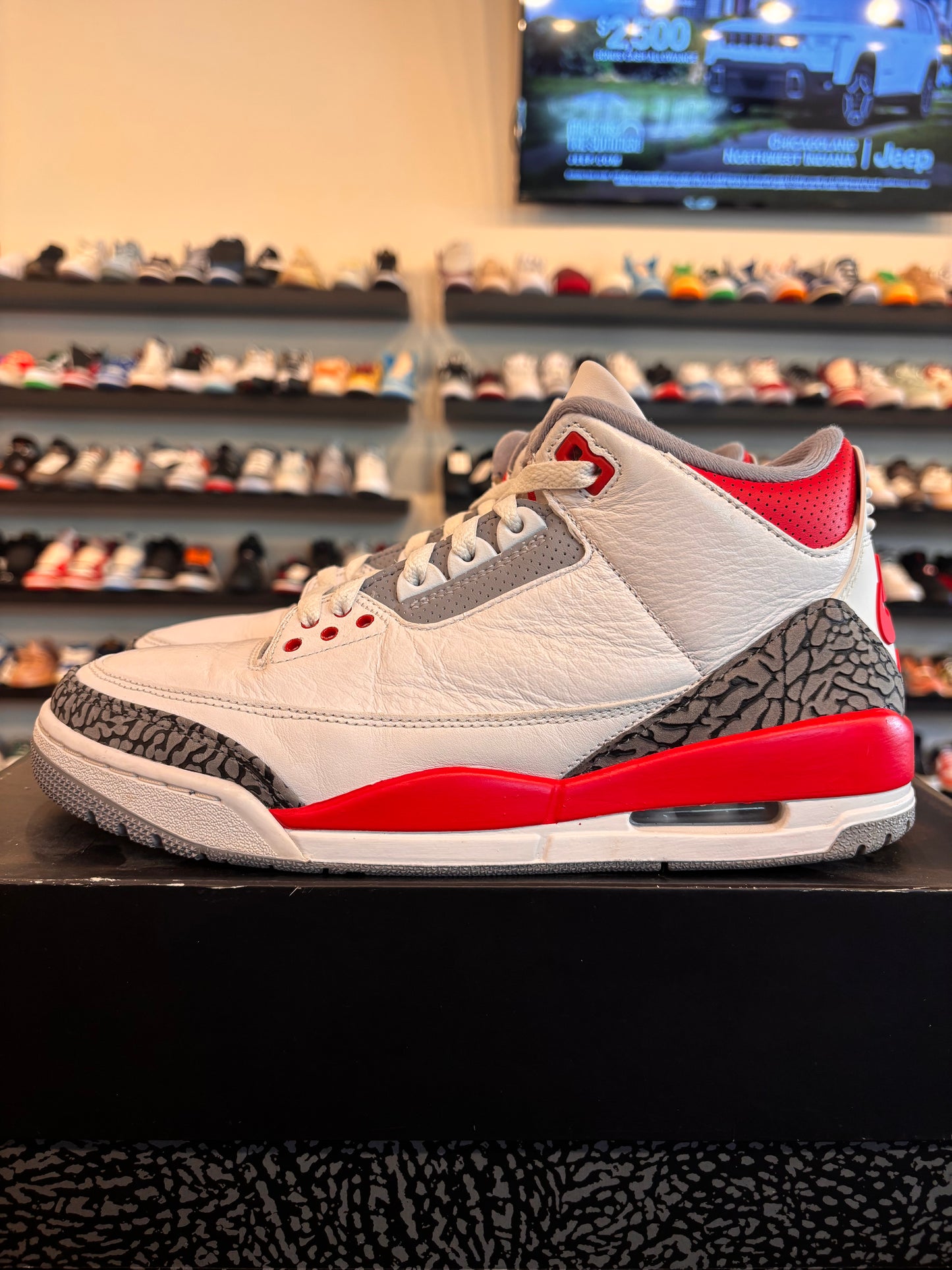 Jordan 3 Fire Red 2022 Size 9 Pre-Owned
