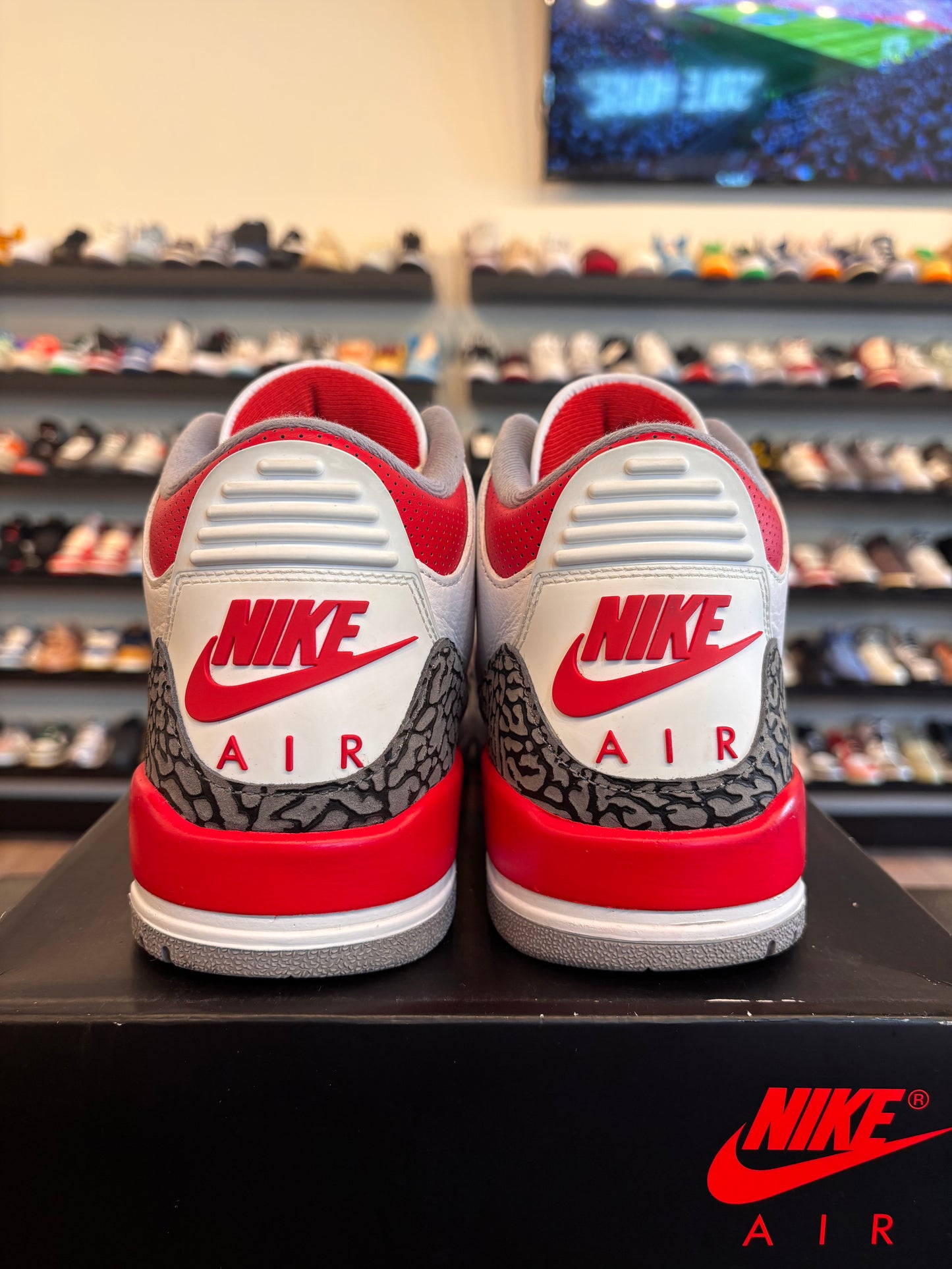 Jordan 3 Fire Red 2022 Size 9 Pre-Owned