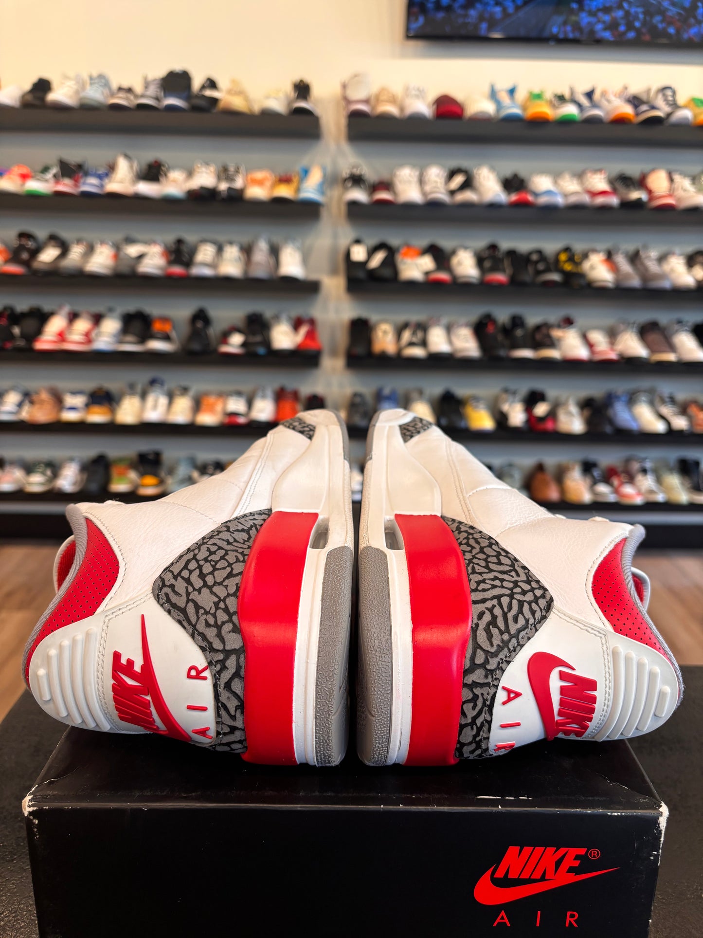 Jordan 3 Fire Red 2022 Size 9 Pre-Owned
