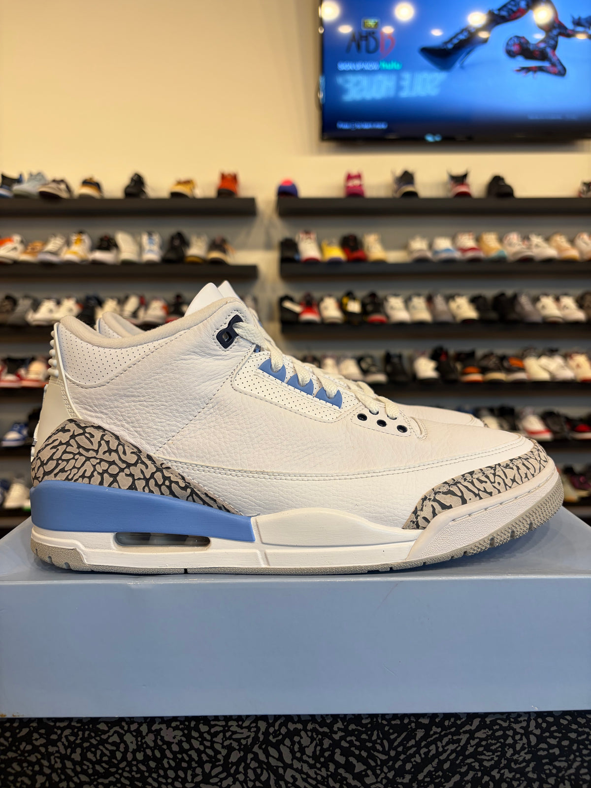 Jordan 3 UNC Size 12 Pre-Owned