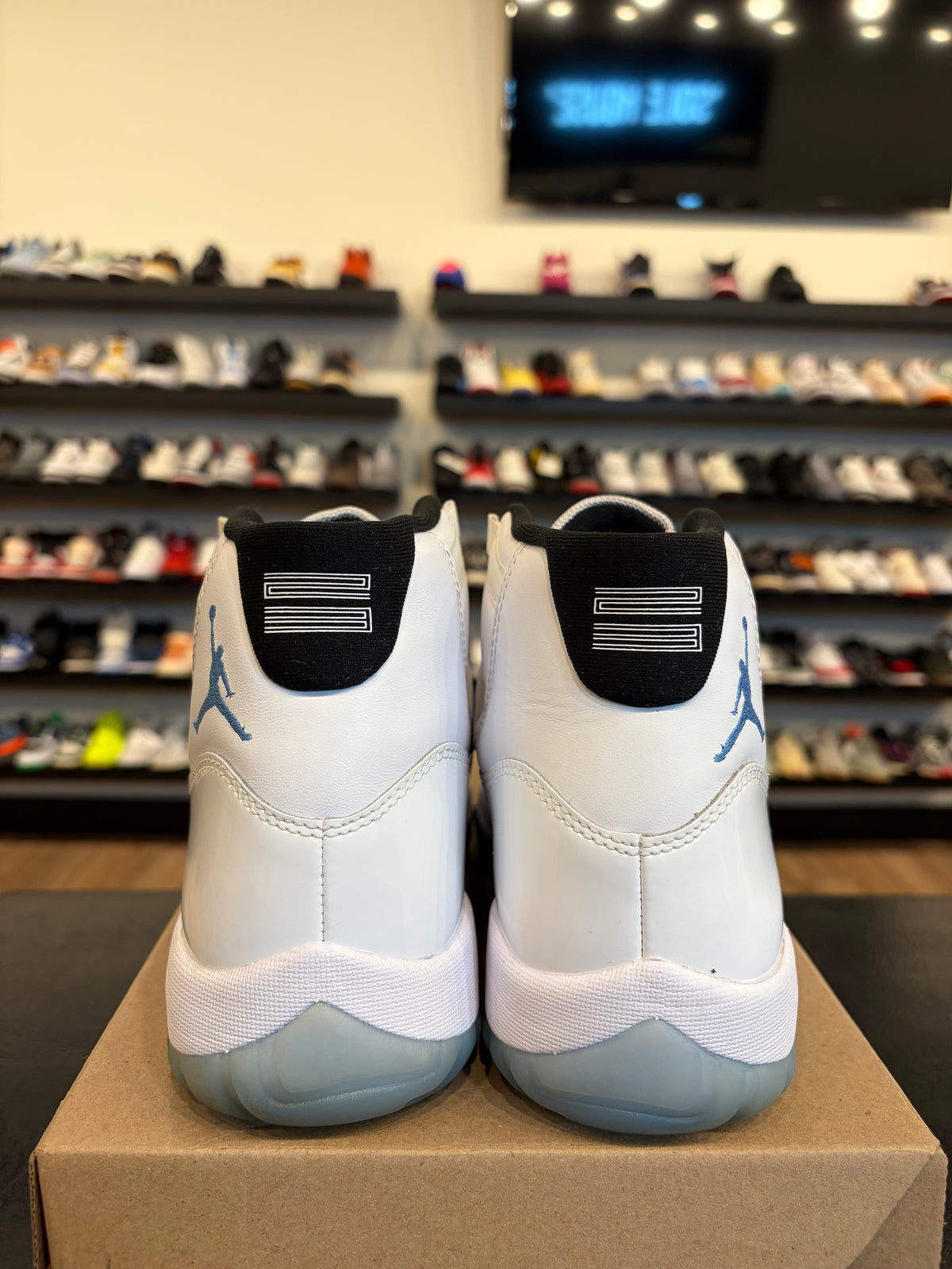 Jordan 11 Legend Blue 2024 Size 10.5 Pre-Owned (No Box)