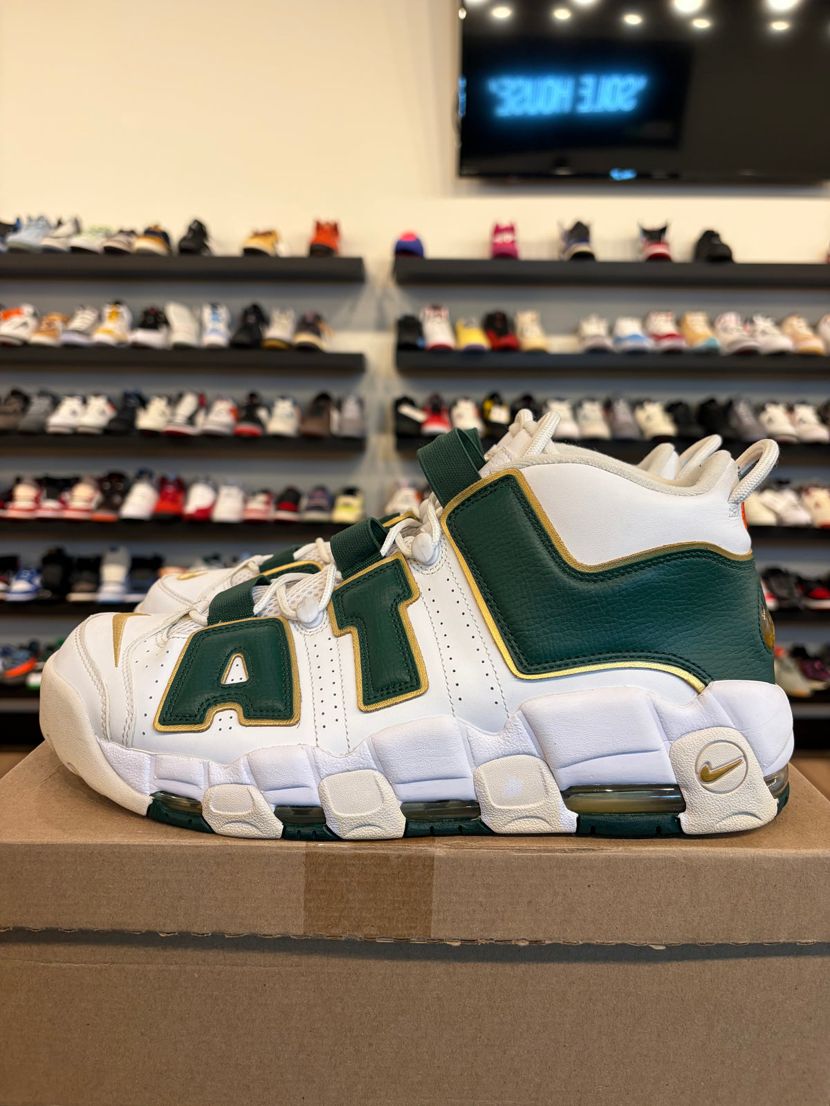 Nike Uptempo ATL Size 13 Pre-Owned (No Box)