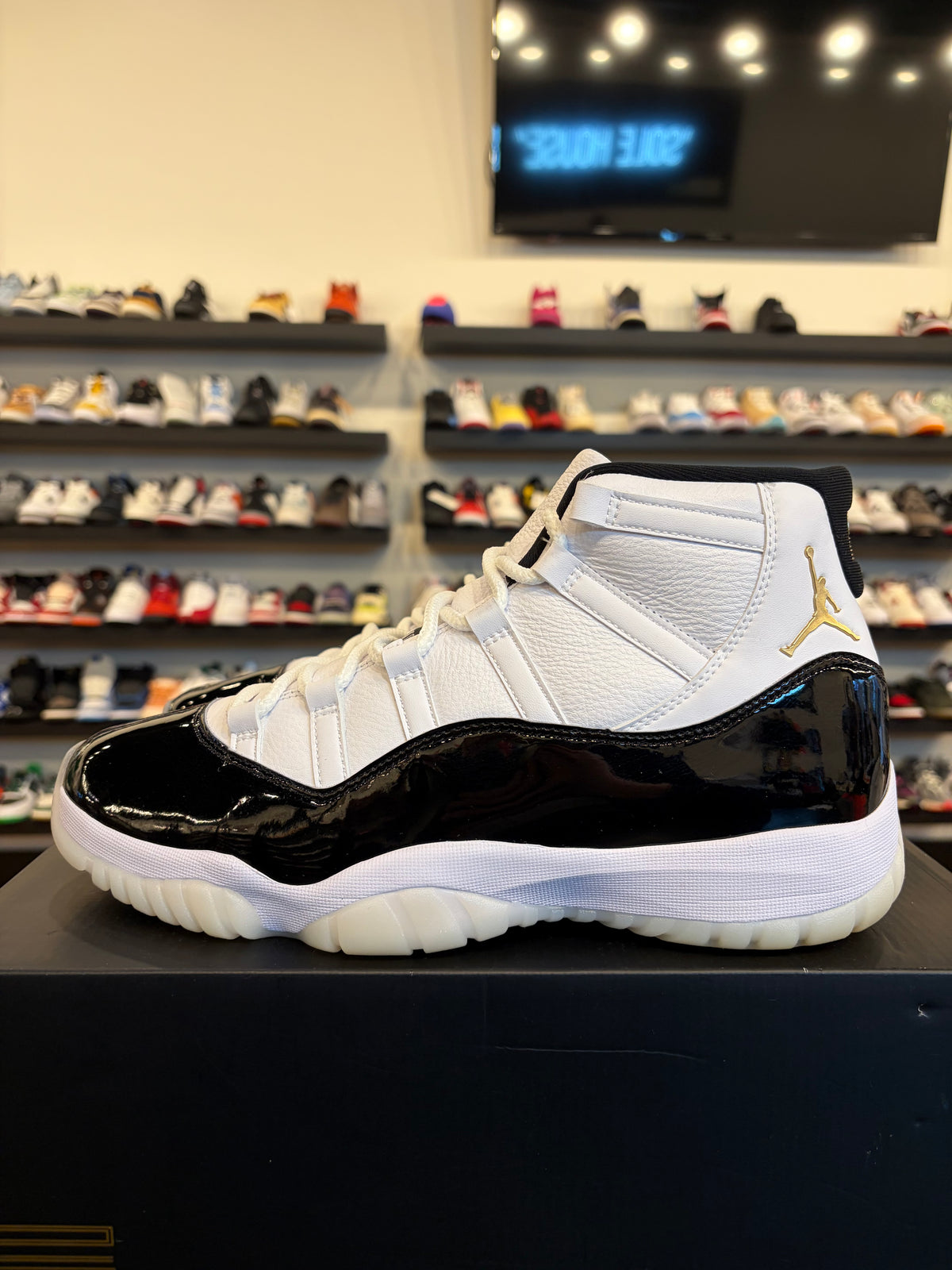 Jordan 11 Gratitude Size 12 Pre-Owned