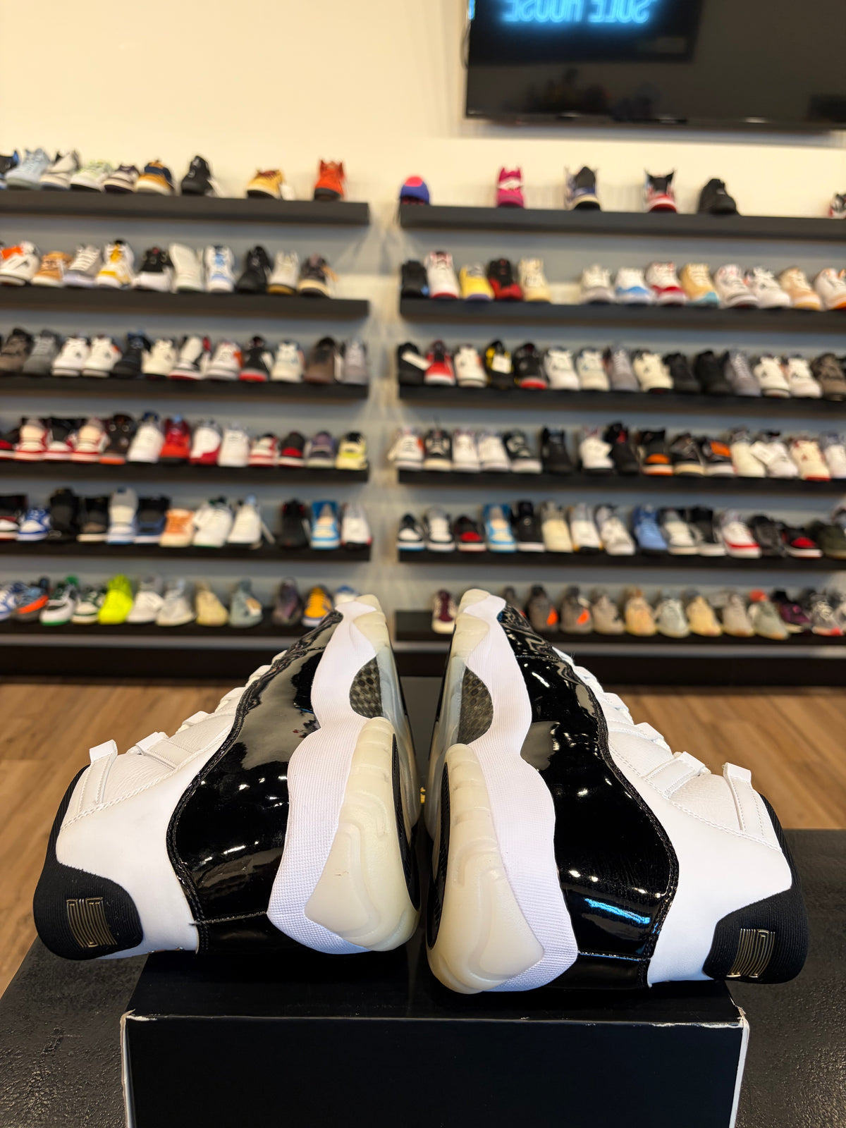 Jordan 11 Gratitude Size 12 Pre-Owned
