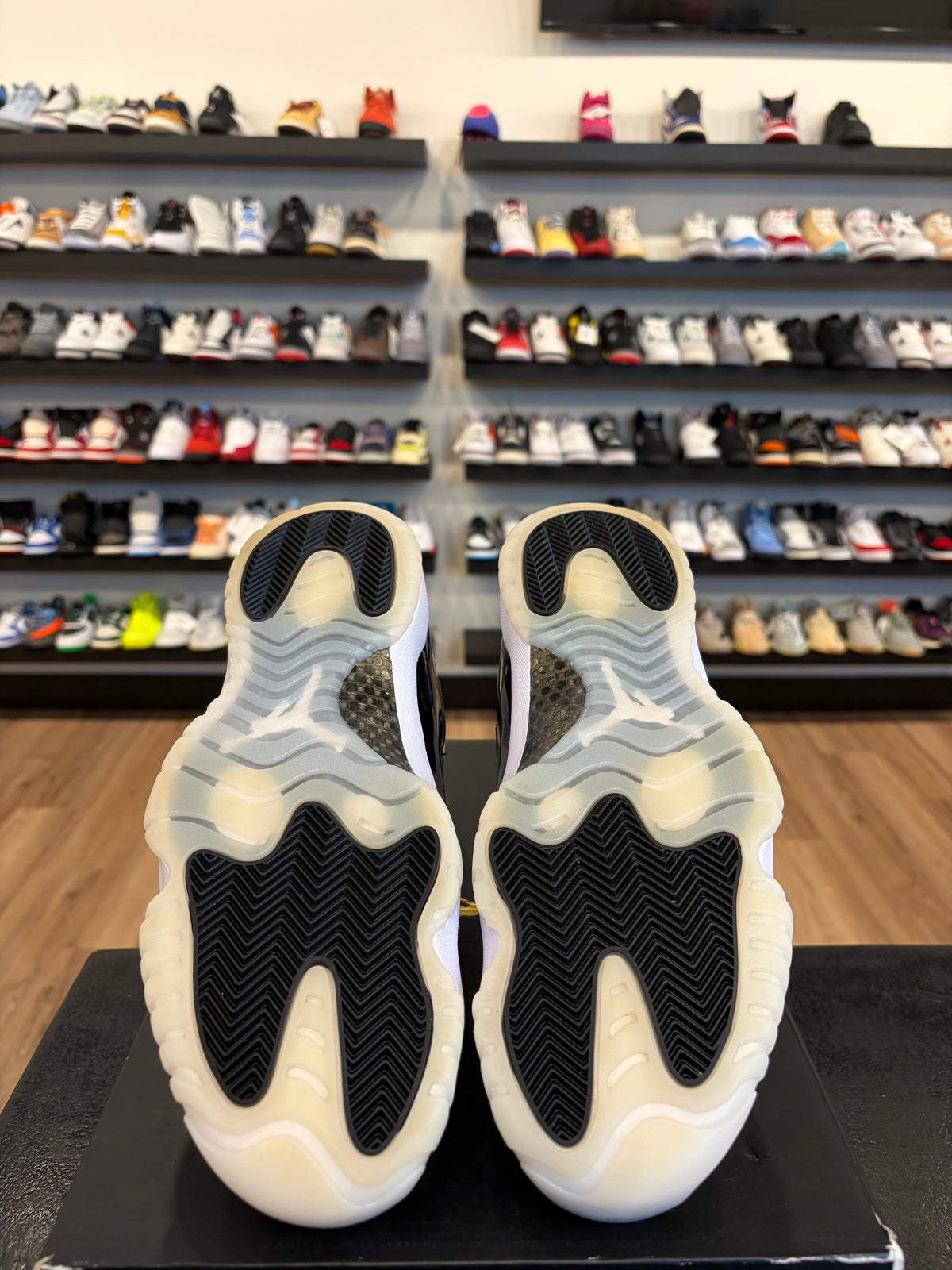 Jordan 11 Gratitude Size 12 Pre-Owned