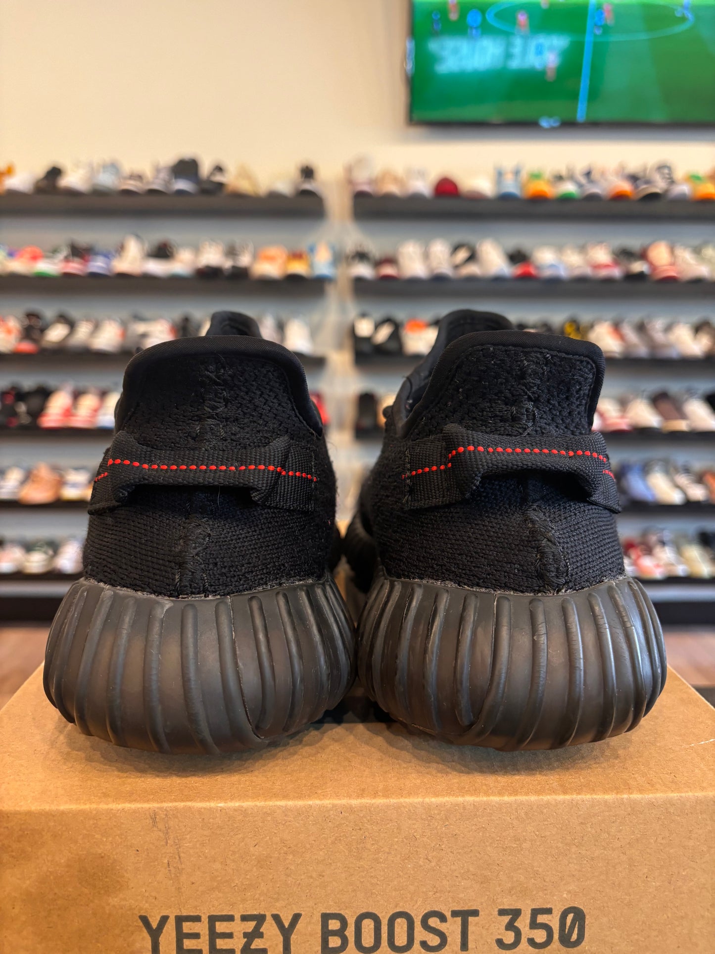 Yeezy 350 V2 Bred Size 10.5 Pre-Owned