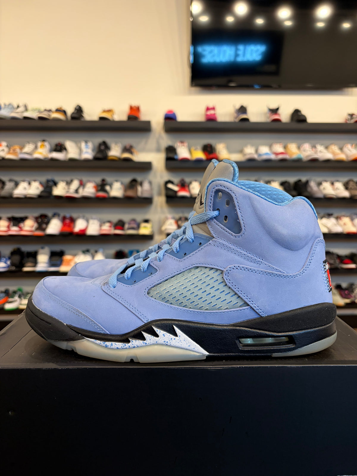 Jordan 5 University Blue Size 11 Pre-Owned