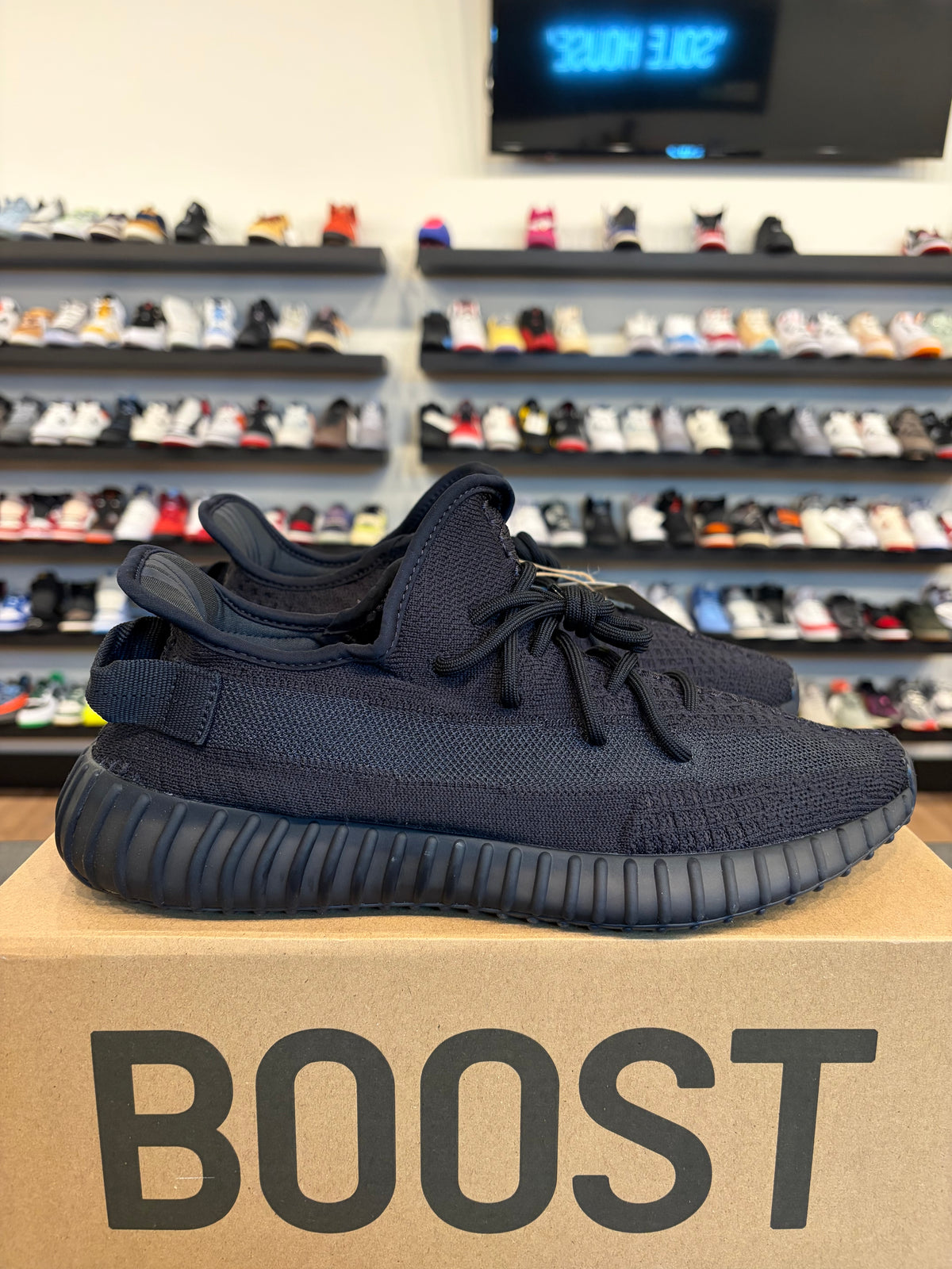 Yeezy 350 V2 Onyx Size 11 Brand New
