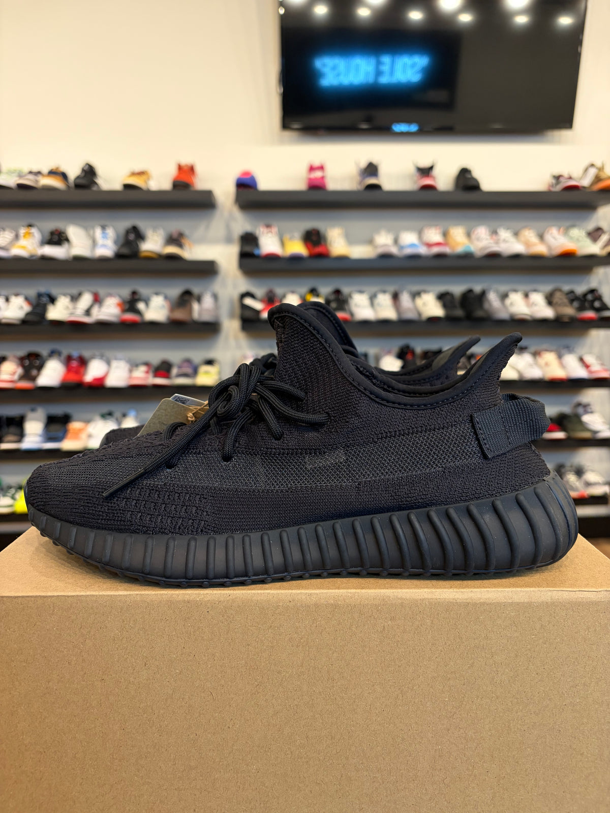 Yeezy 350 V2 Onyx Size 11 Brand New