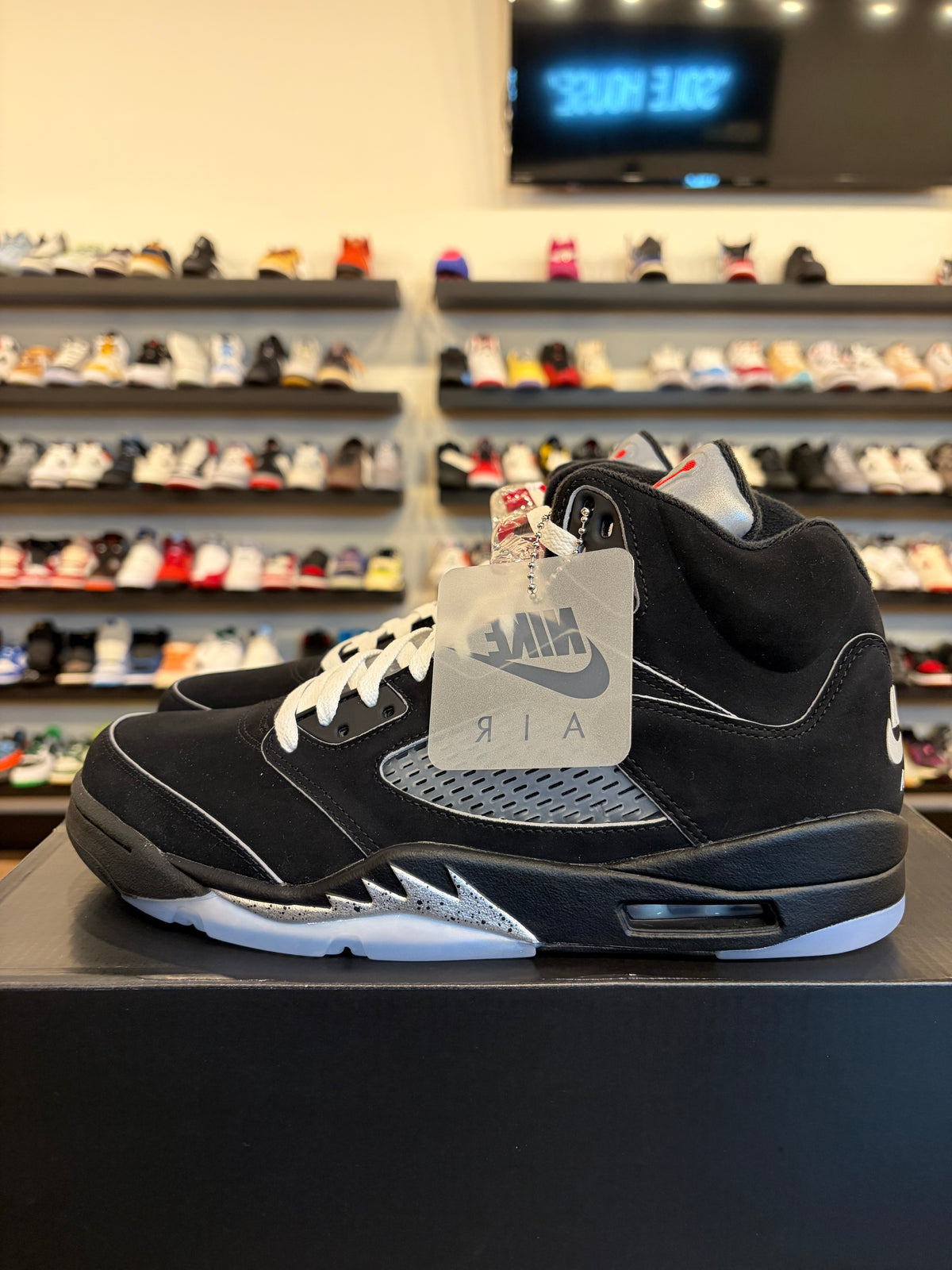 Jordan 5 Reimagined Black Metallic Size 10.5 Brand New
