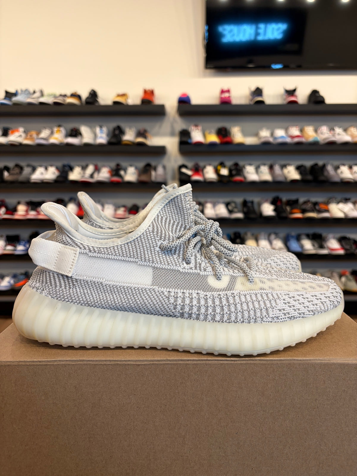 Yeezy 350 V2 Static Size 11 Pre-Owned (No Box)