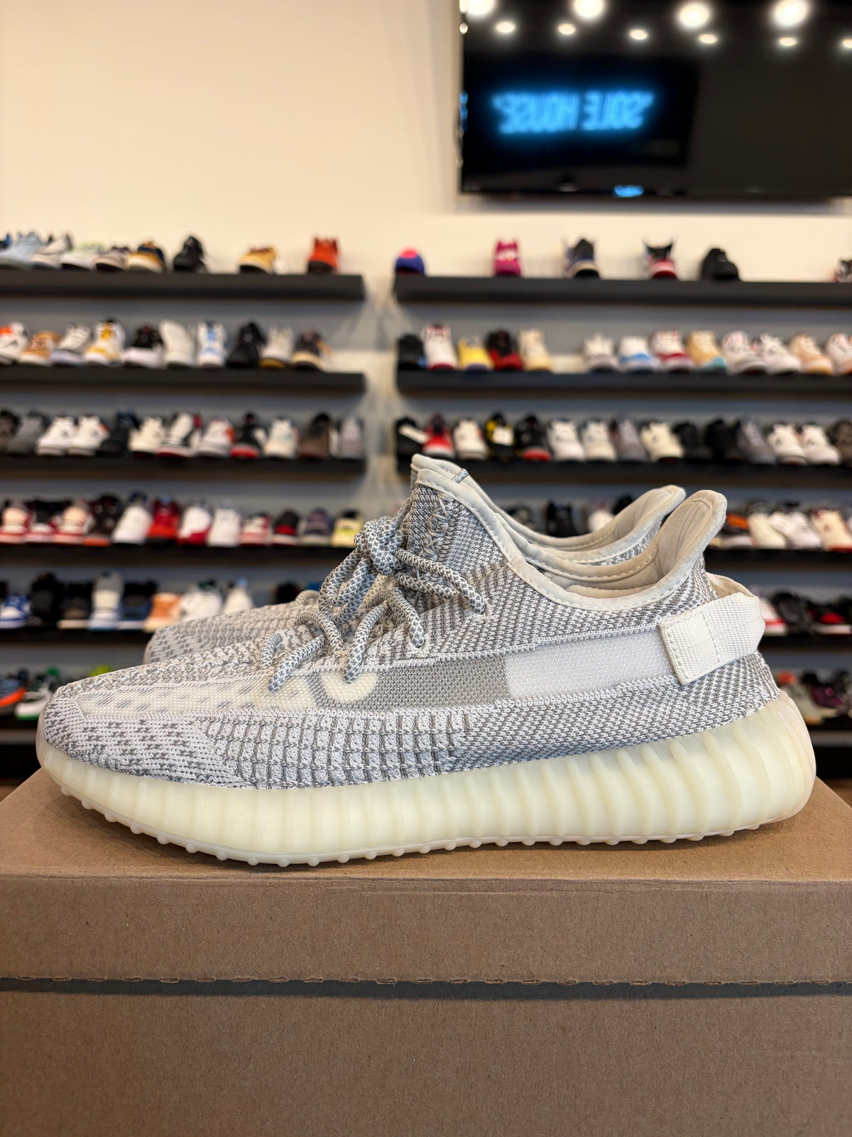 Yeezy 350 V2 Static Size 11 Pre-Owned (No Box)