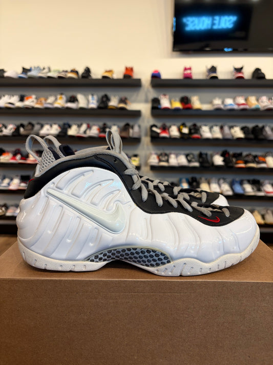 Nike Foamposite White Black Size 9.5 Pre-Owned (No Box)