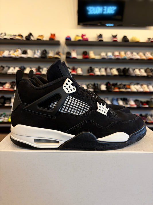 Jordan 4 White Thunder Size 9 Pre-Owned