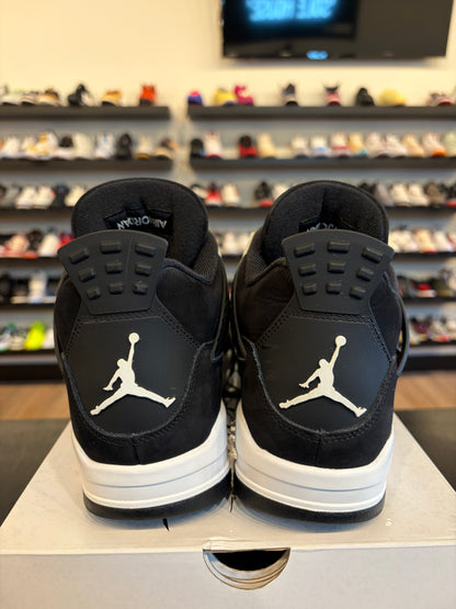Jordan 4 White Thunder Size 9 Pre-Owned