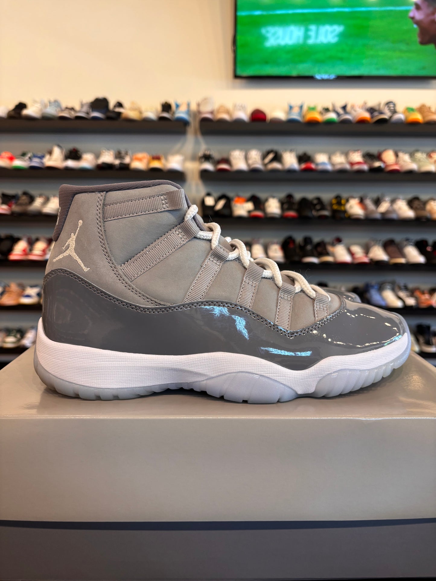 Jordan 11 Cool Grey Size 9.5 Pre-Owned