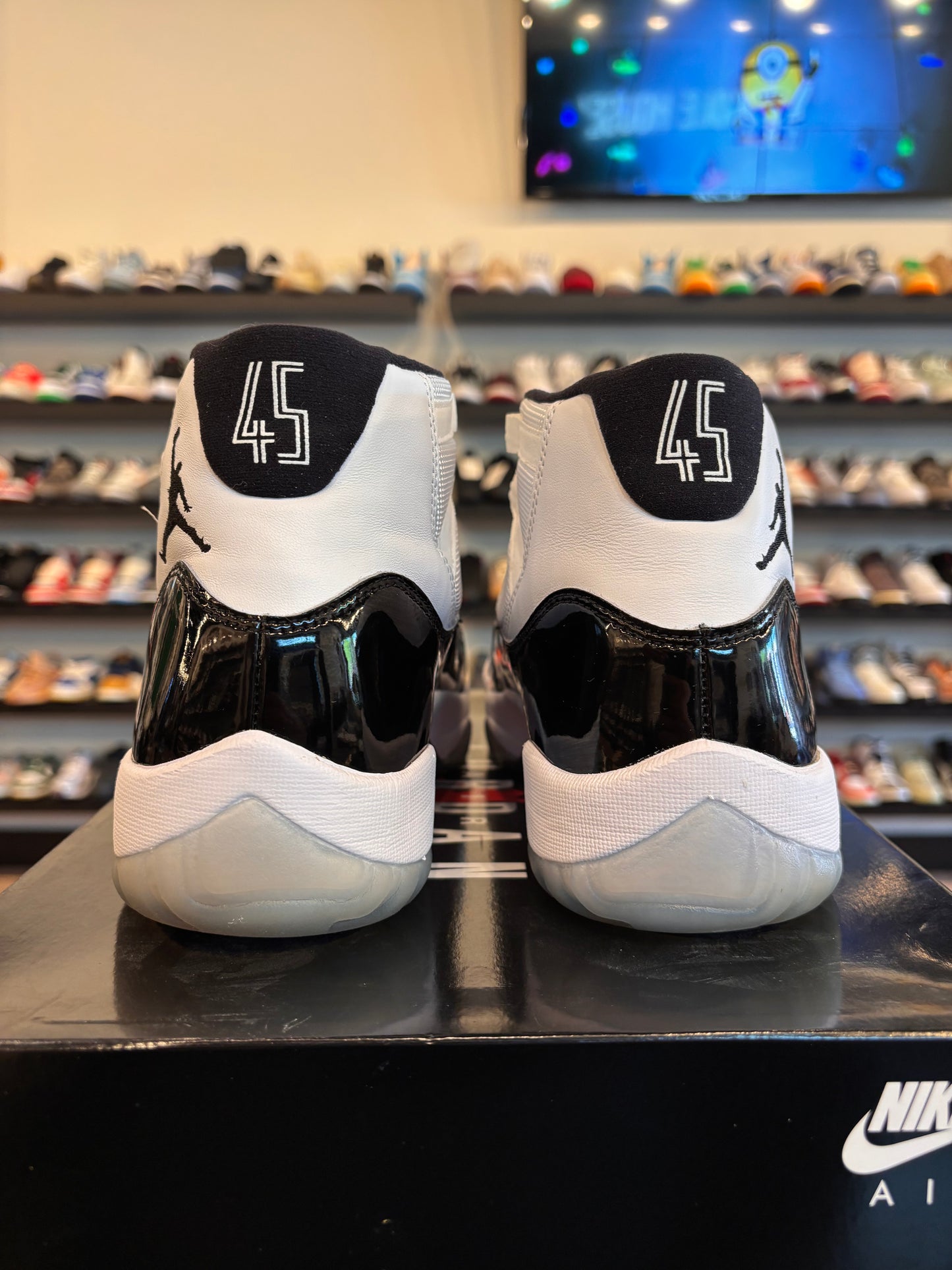 Jordan 11 Concord 2018 Size 9.5 Pre-Owned