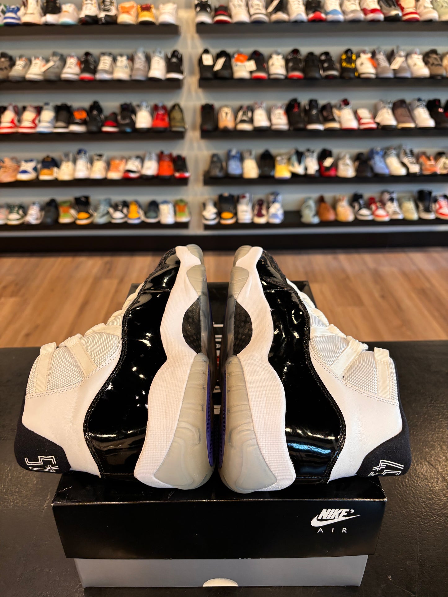 Jordan 11 Concord 2018 Size 9.5 Pre-Owned