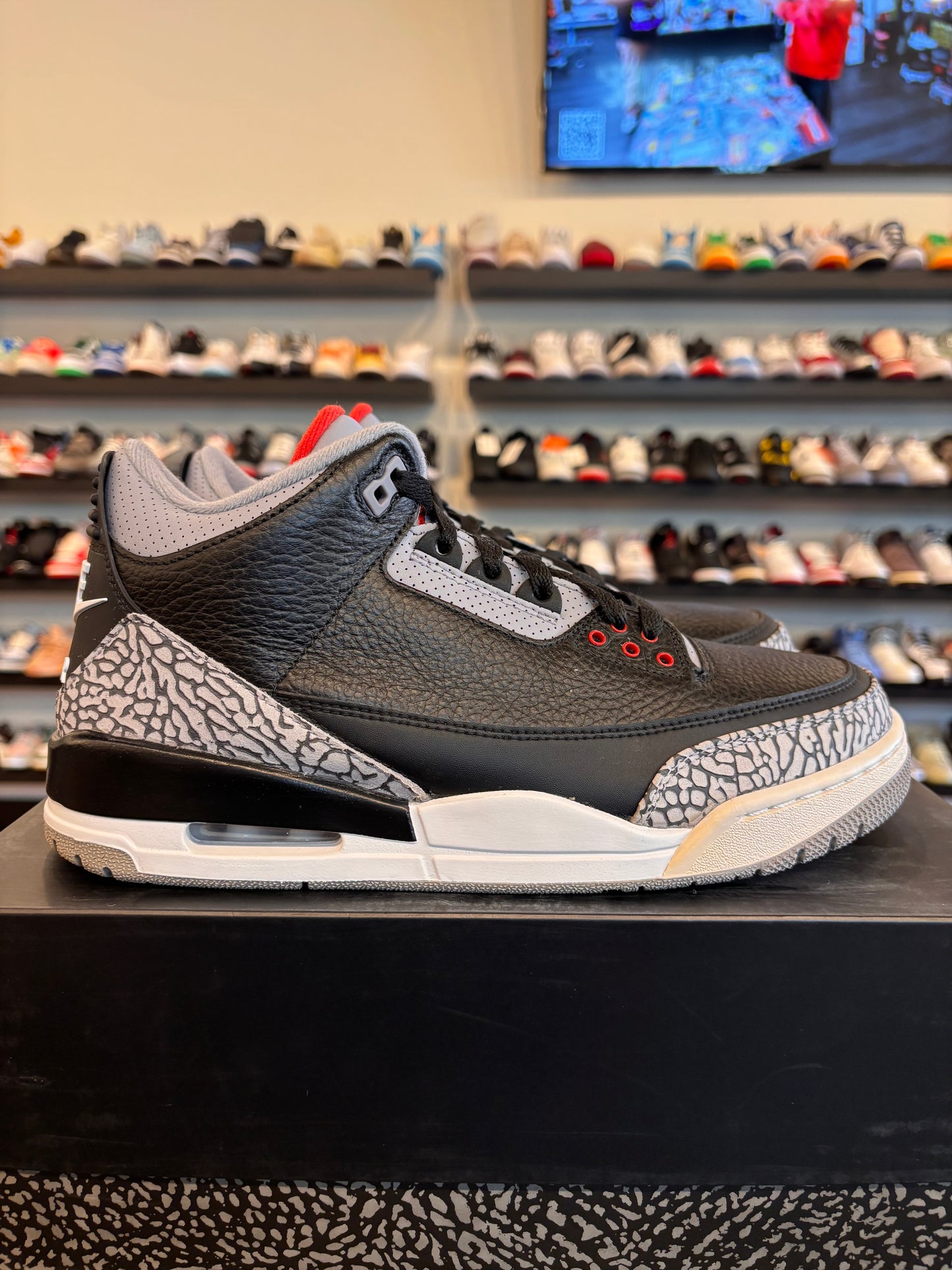 Jordan 3 Black Cement 2018 Size 9.5 Pre-Owned