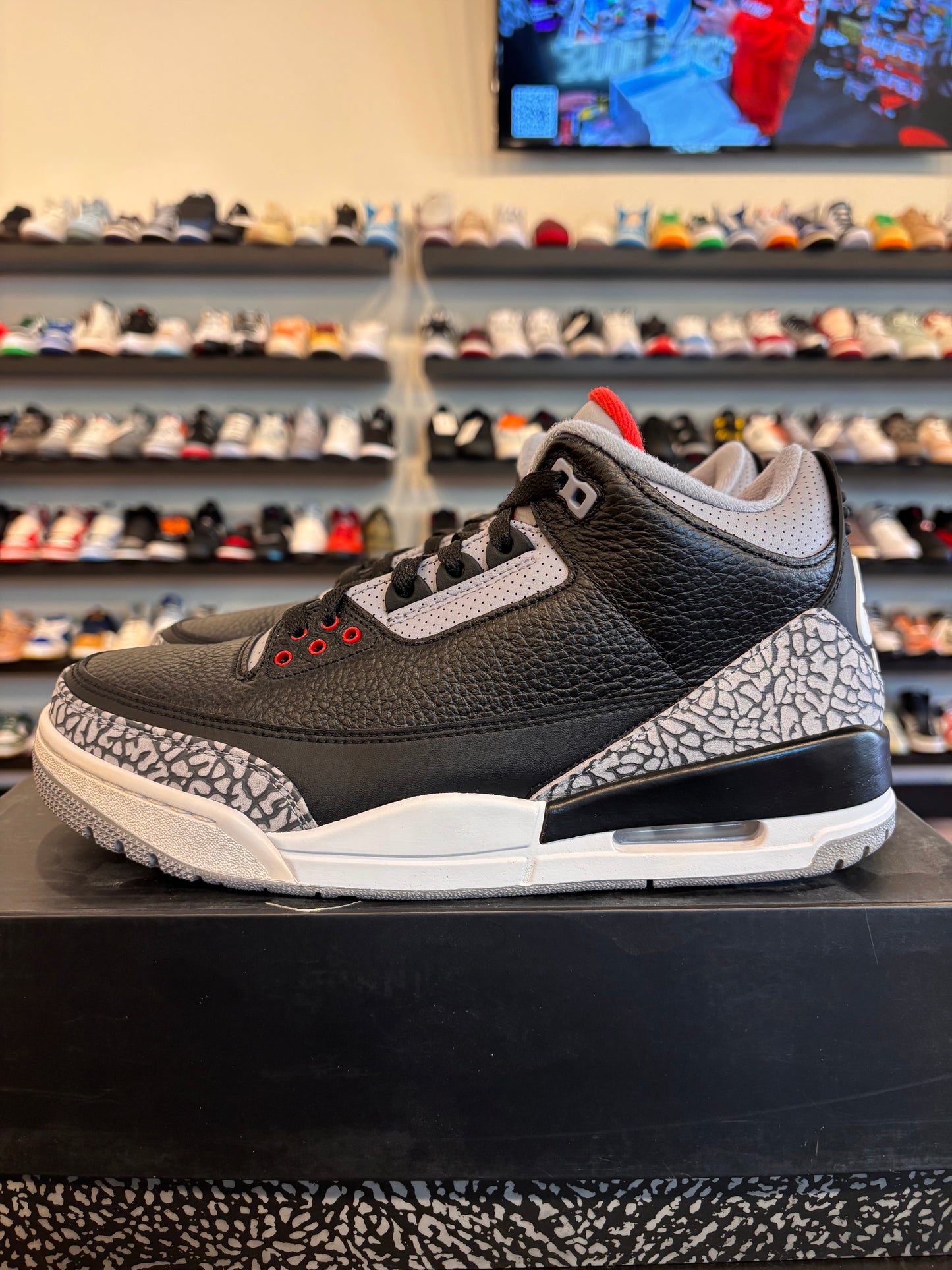 Jordan 3 Black Cement 2018 Size 9.5 Pre-Owned