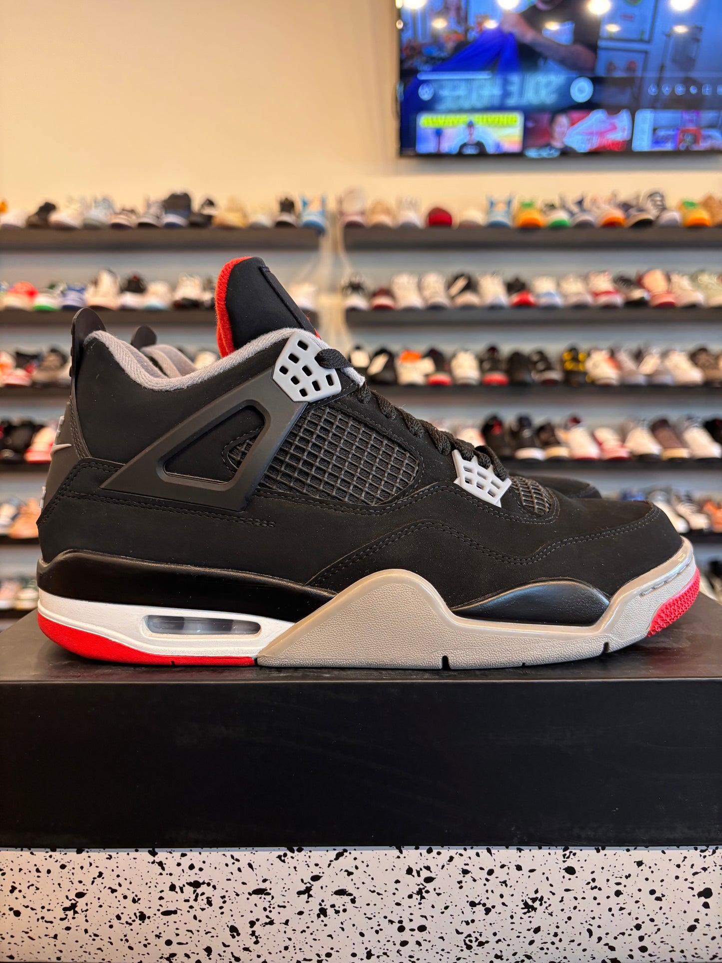 Jordan 4 Bred 2019 Size 9.5 Pre-Owned
