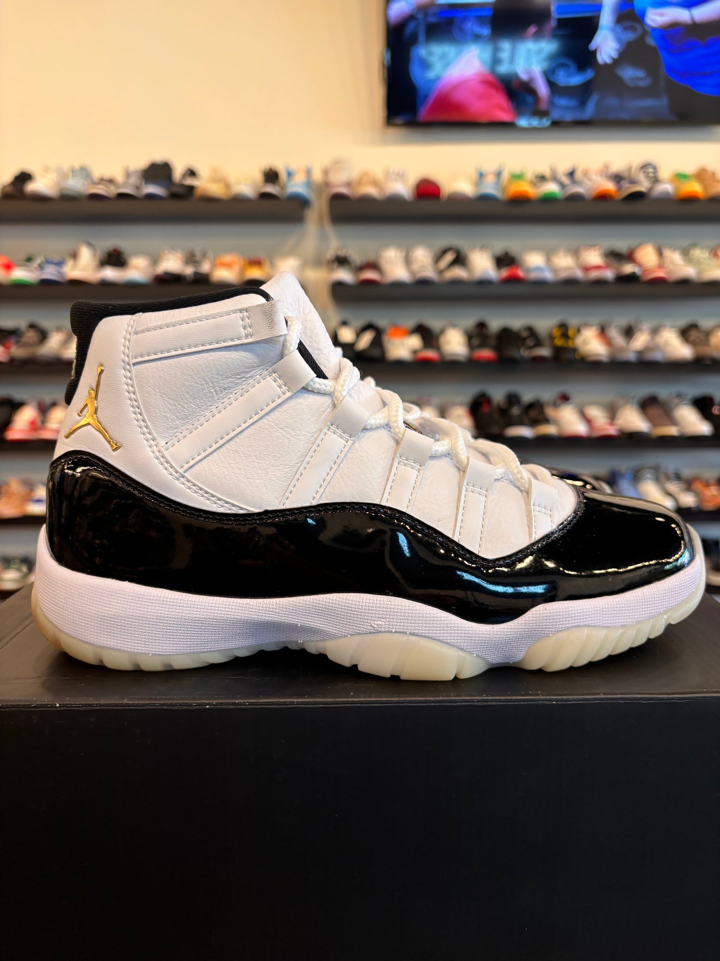 Jordan 11 Gratitude Size 8 Pre-Owned