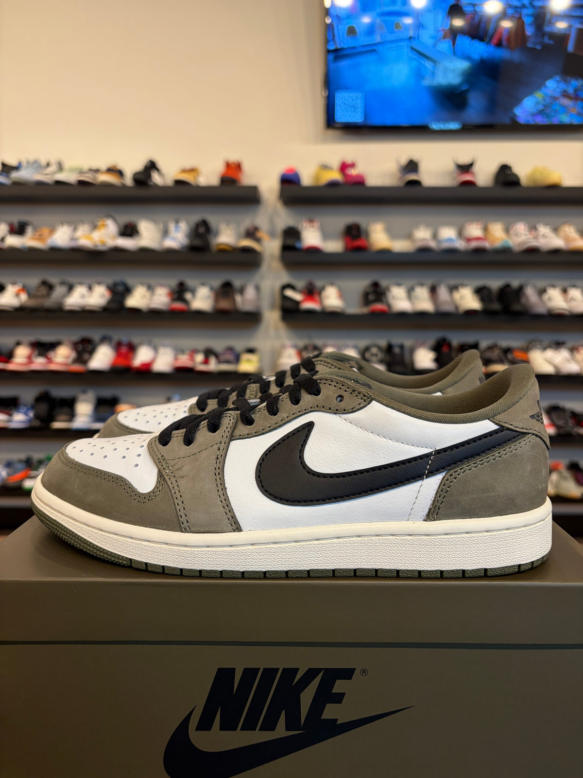 Jordan 1 Low Olive Size 8.5 Pre-Owned