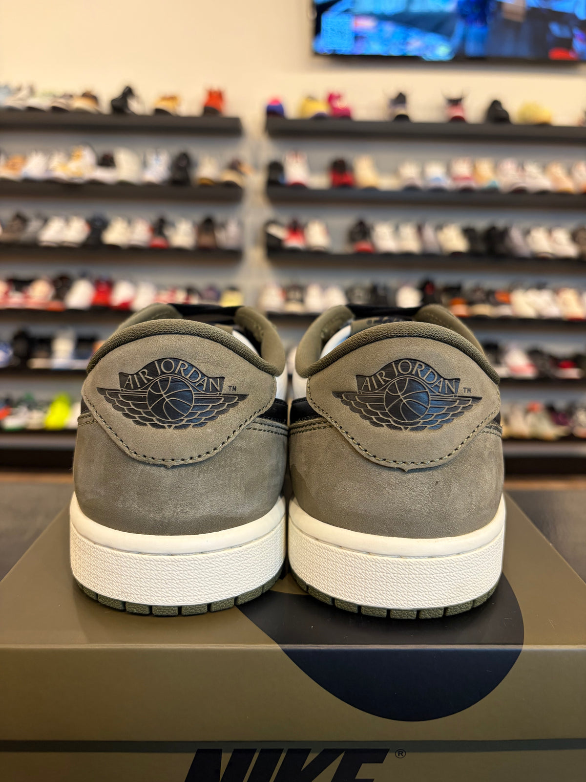 Jordan 1 Low Olive Size 8.5 Pre-Owned