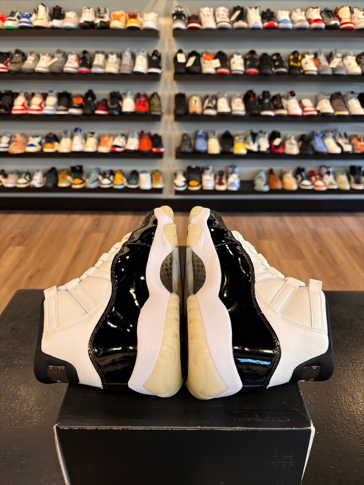 Jordan 11 Gratitude Size 8 Pre-Owned