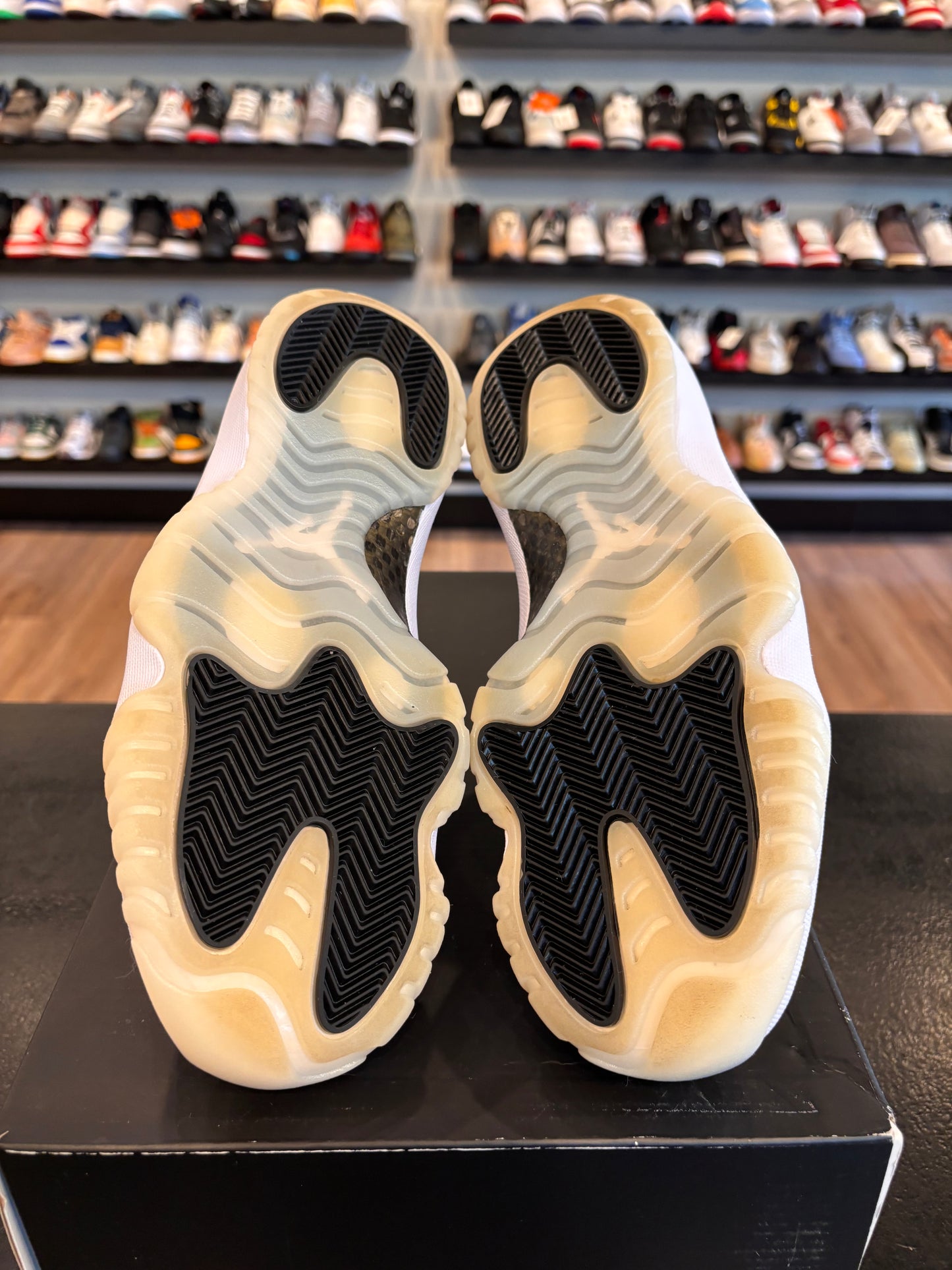 Jordan 11 Gratitude Size 8 Pre-Owned