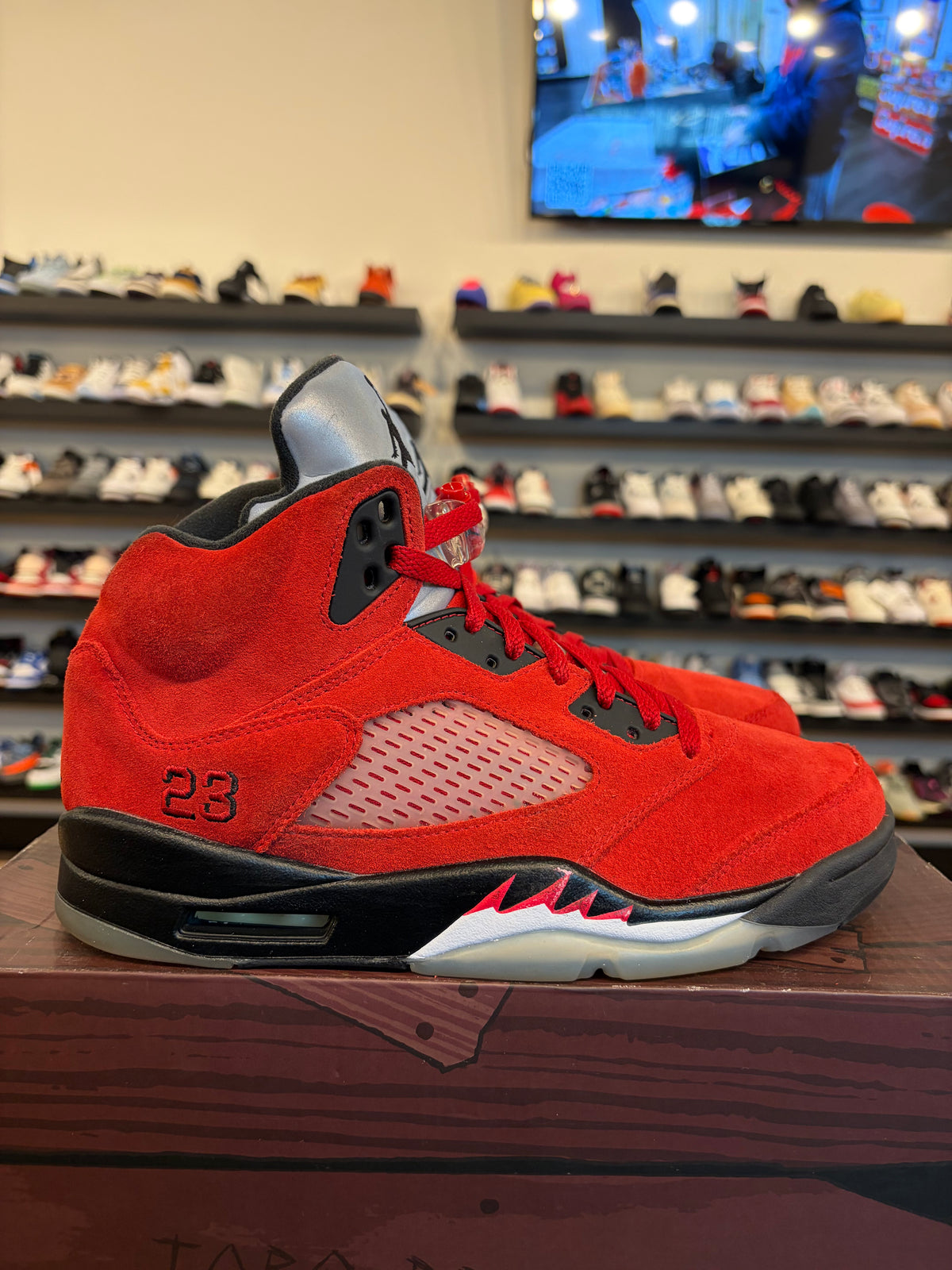 Jordan 5 Raging Bull Size 9 Pre-Owned
