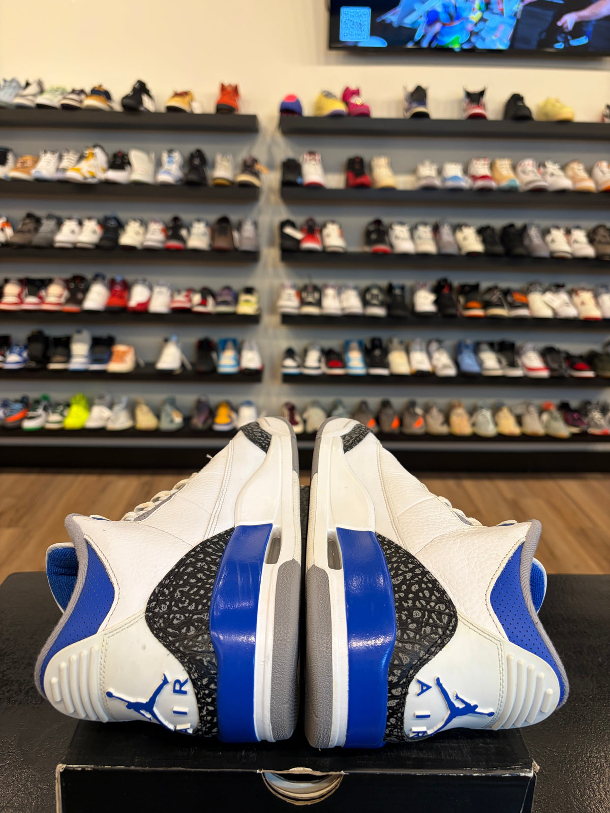 Jordan 3 Racer Blue Size 9 Pre-Owned
