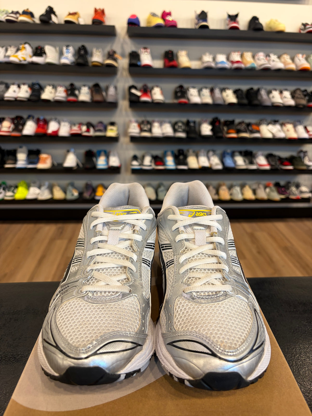 ASICS Gel Kayano White Yellow Size 9.5 Pre-Owned