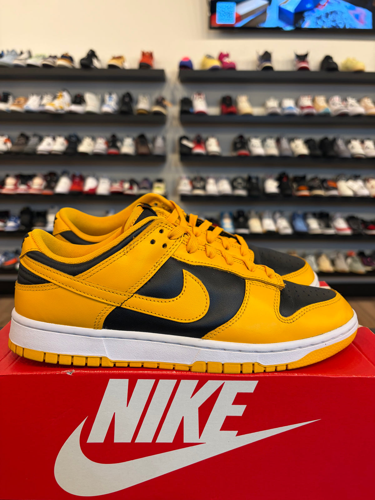 Nike Dunk Low Goldenrod Size 9 Pre-Owned