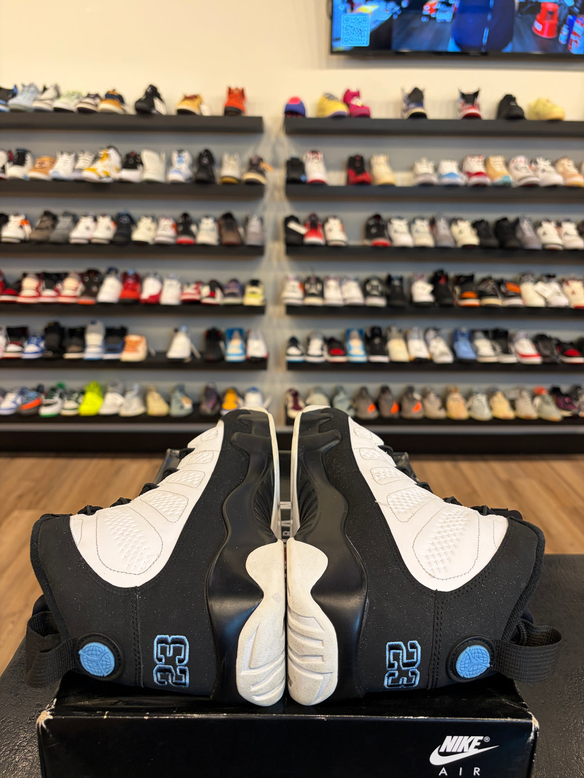 Jordan 9 University Blue Black Size 9.5 Pre-Owned