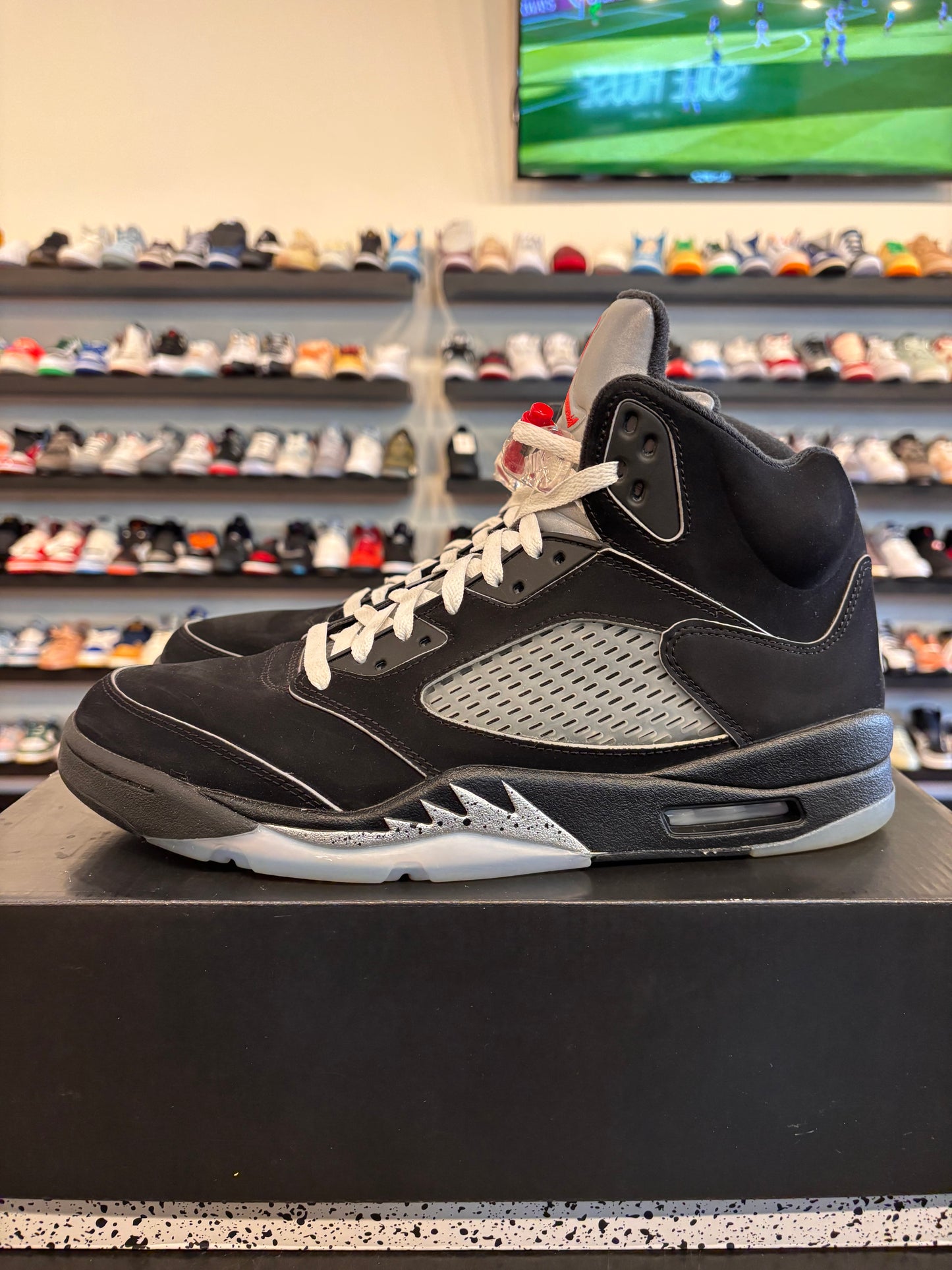 Jordan 5 Reimagined Black Metallic Size 12 Pre-Owned