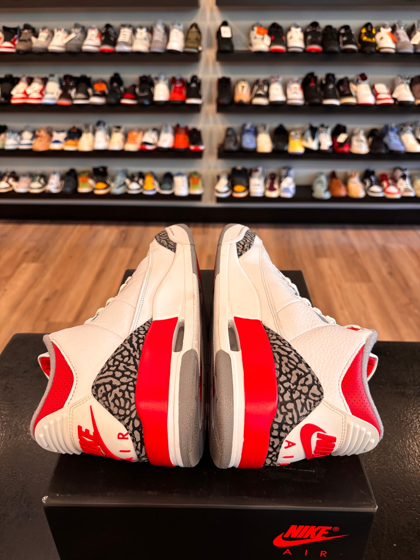 Jordan 3 Fire red 2022 Size 9.5 Pre-Owned