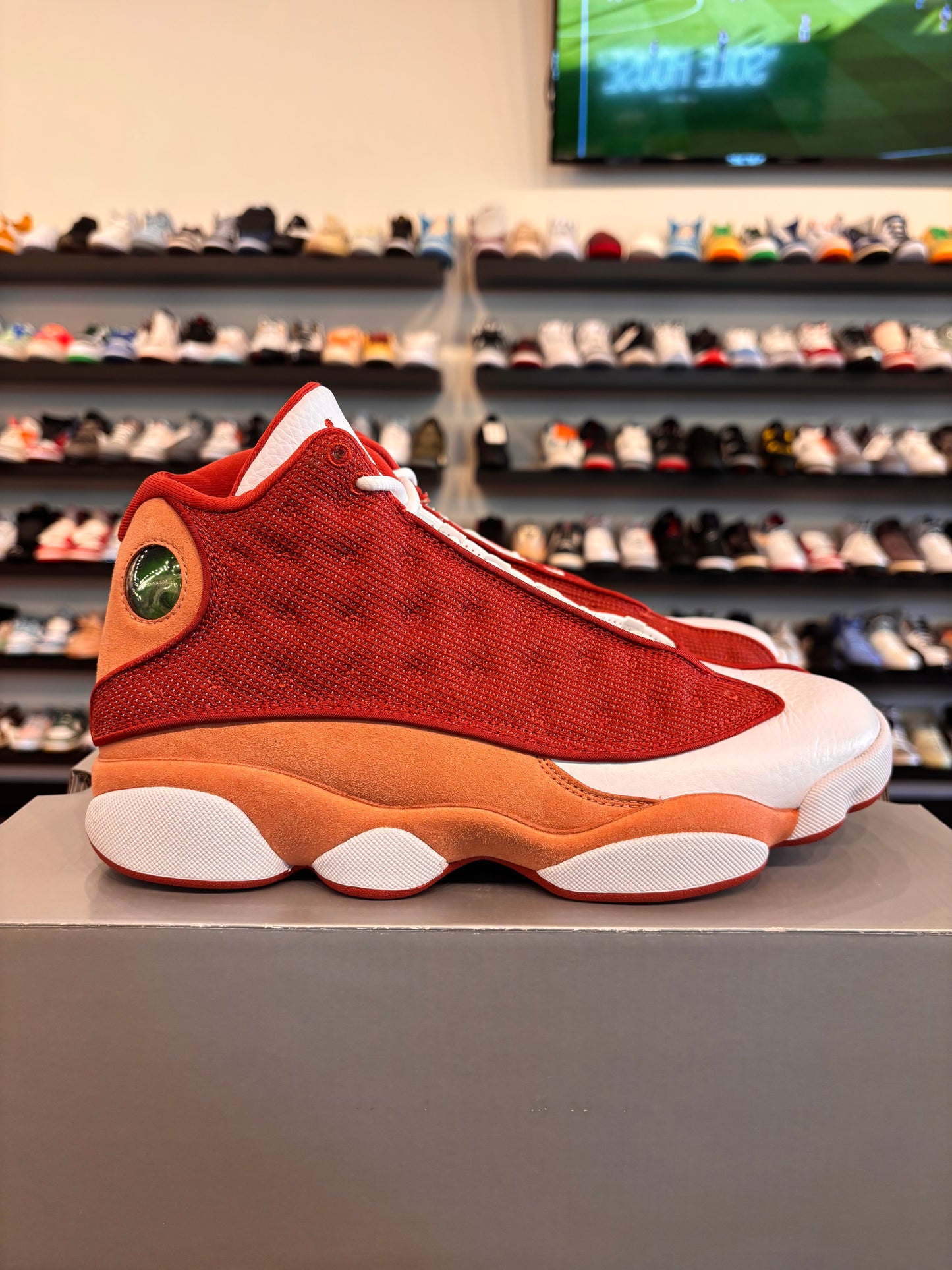 Jordan 13 Dune Red Size 8 Pre-Owned