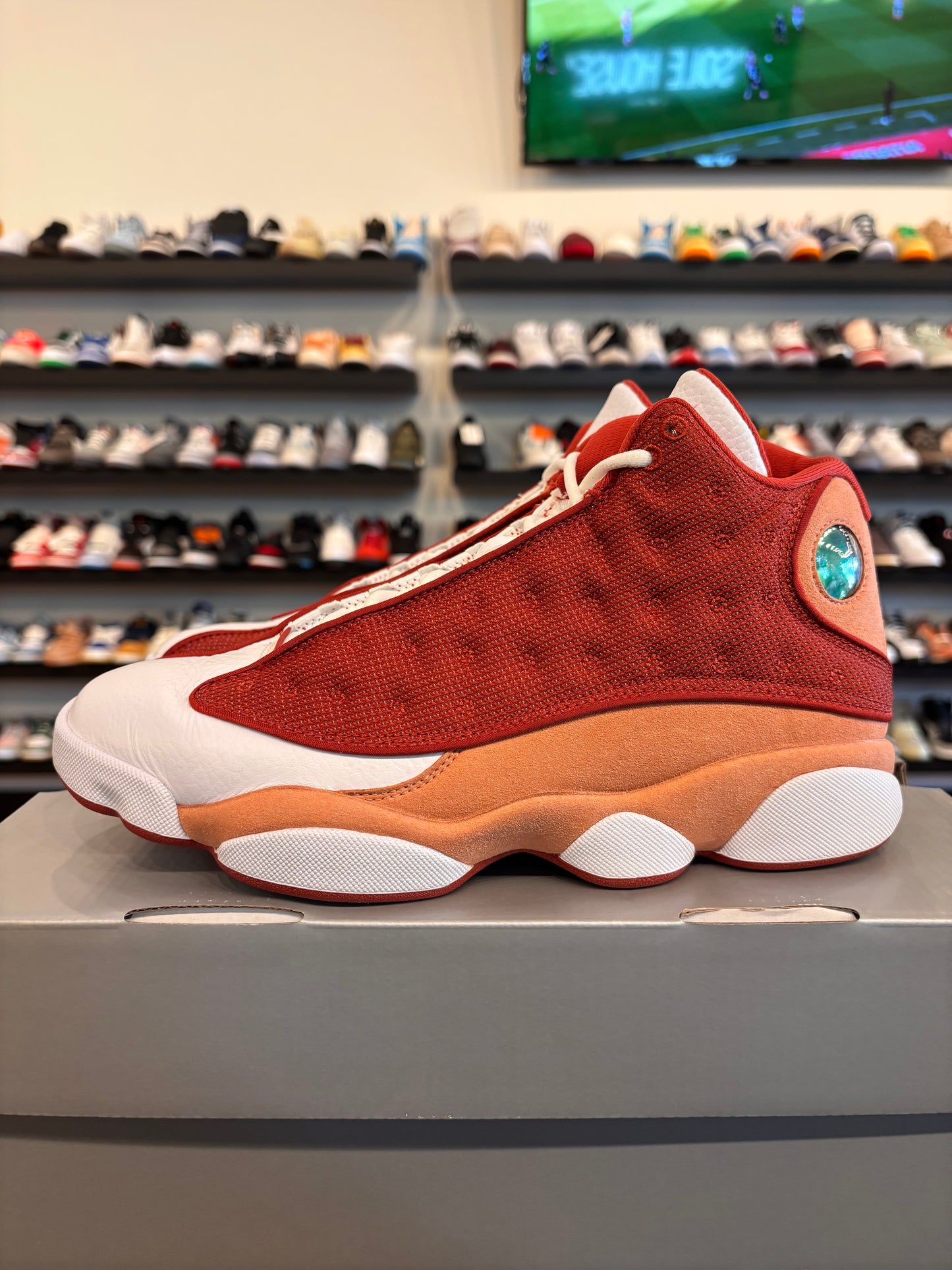 Jordan 13 Dune Red Size 8 Pre-Owned